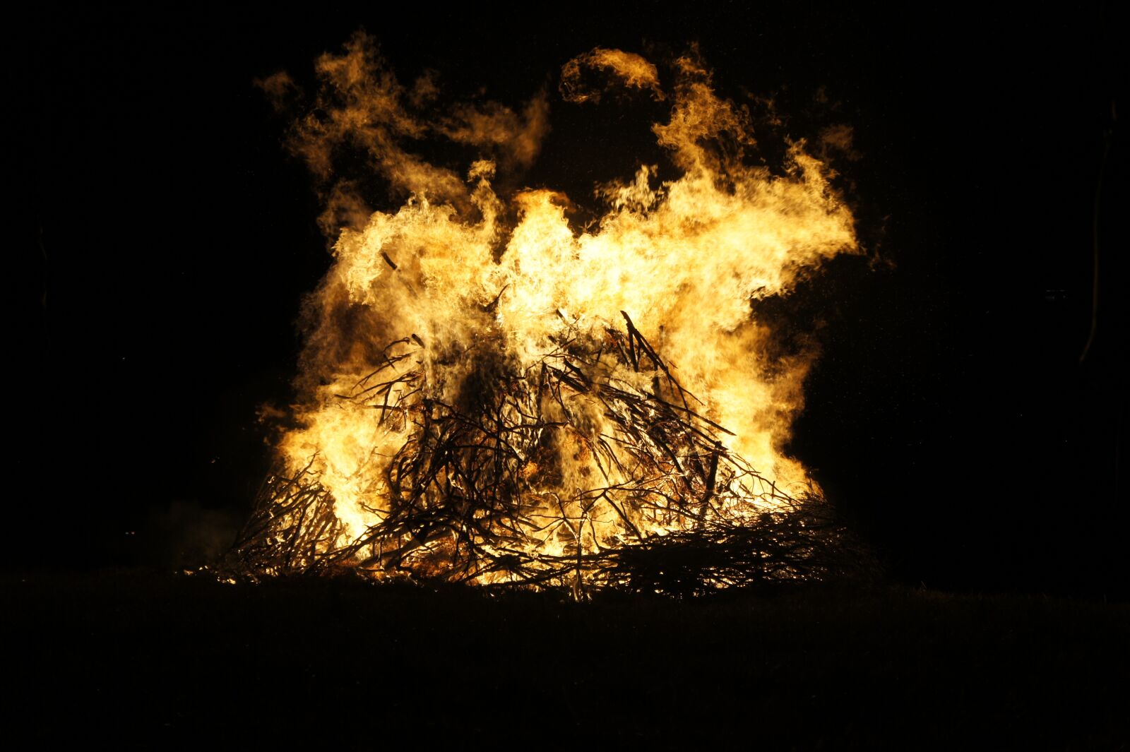 Sony Alpha NEX-5 + Sony E 18-55mm F3.5-5.6 OSS sample photo. Fire, midsummer, summer solstice photography