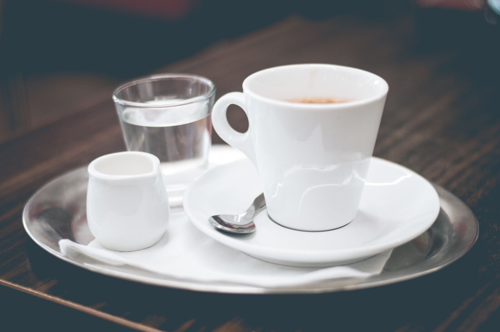 Nikon D3200 + Nikon AF-S Nikkor 50mm F1.8G sample photo. Tea, glasses, cups, water photography