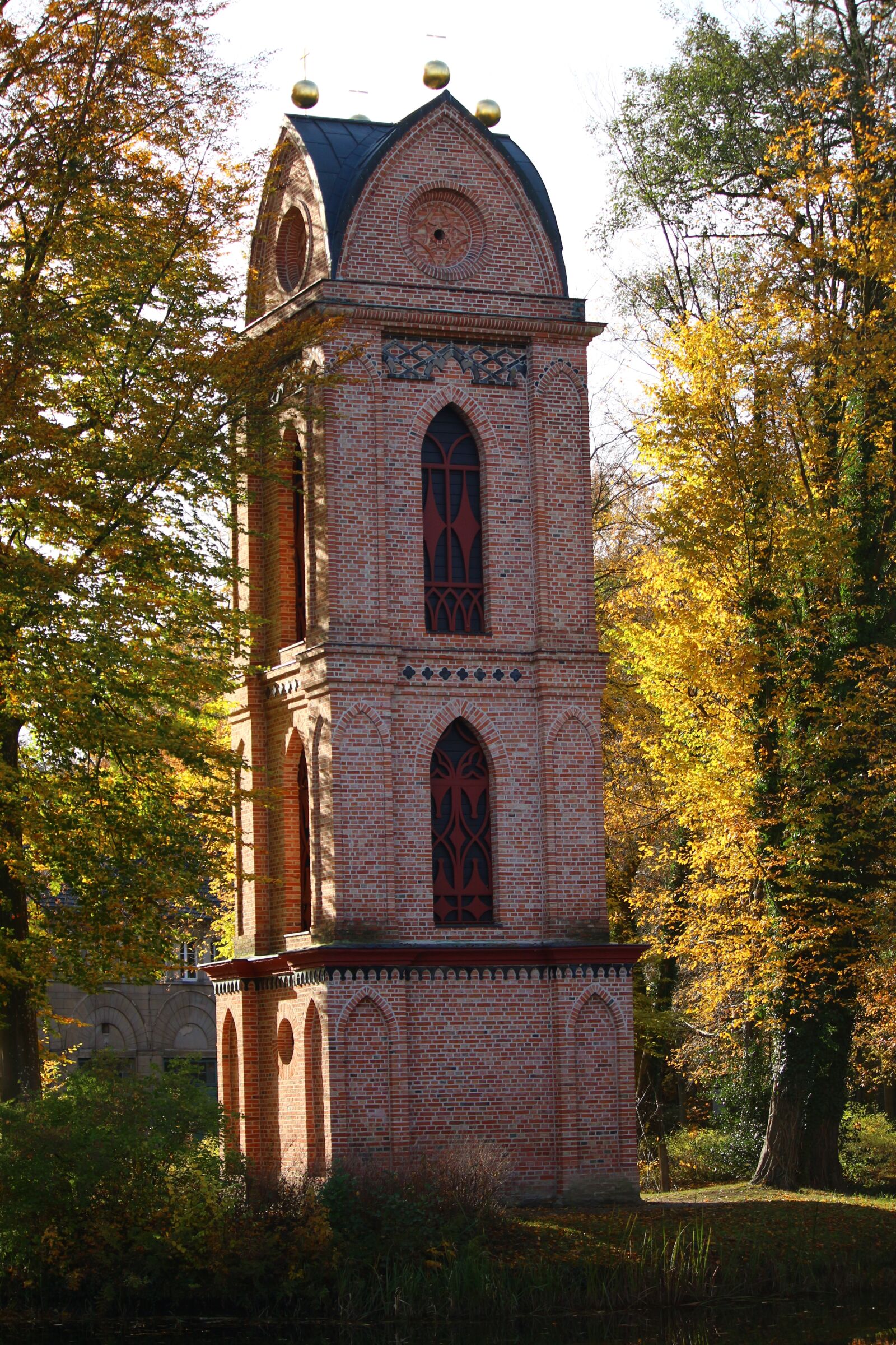 Canon EOS 100D (EOS Rebel SL1 / EOS Kiss X7) sample photo. Tower, building, bell tower photography