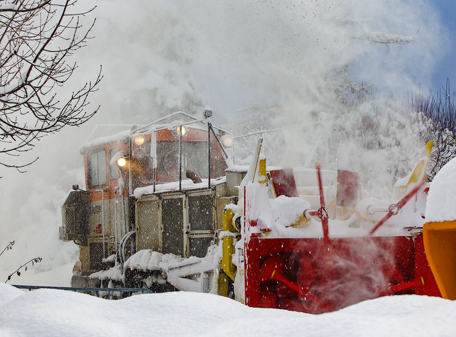 Canon EOS 5D Mark II sample photo. Train, snow, winter photography