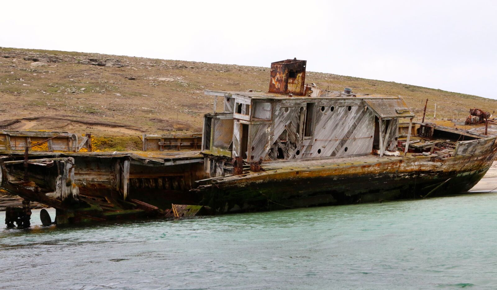 Canon EOS 70D + Canon EF 17-40mm F4L USM sample photo. Wreck, port stanley, falkland photography