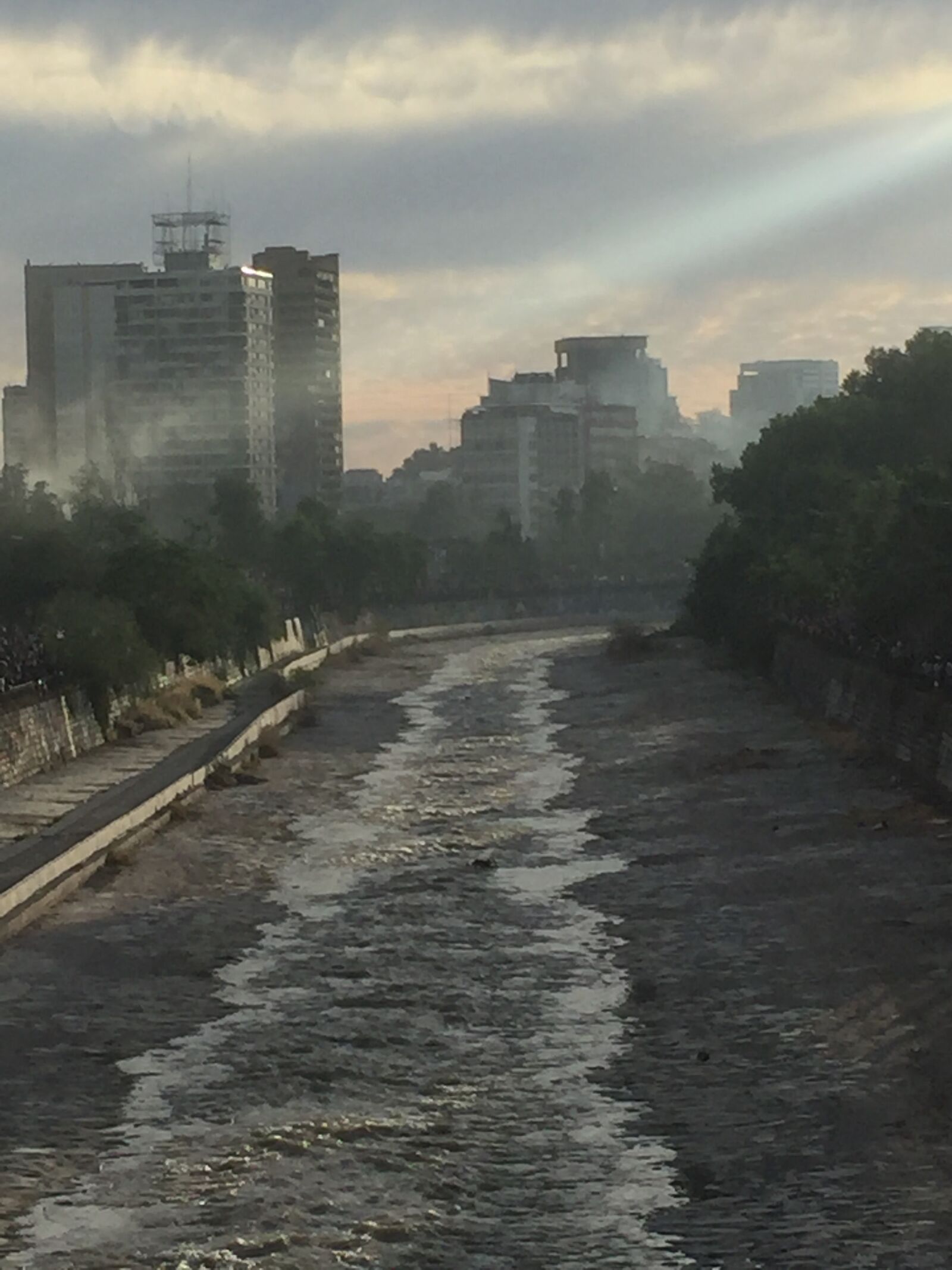 iPhone 6 back camera 4.15mm f/2.2 sample photo. Ciudad, rio, atardecer photography