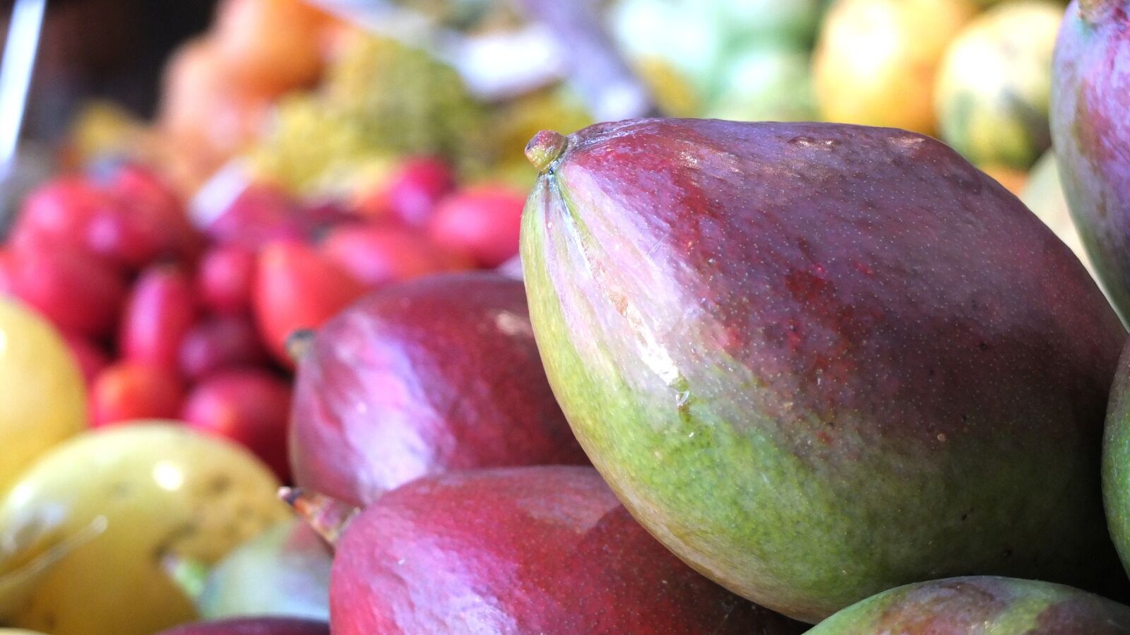 Fujifilm X10 sample photo. Fruit, fresh, market photography