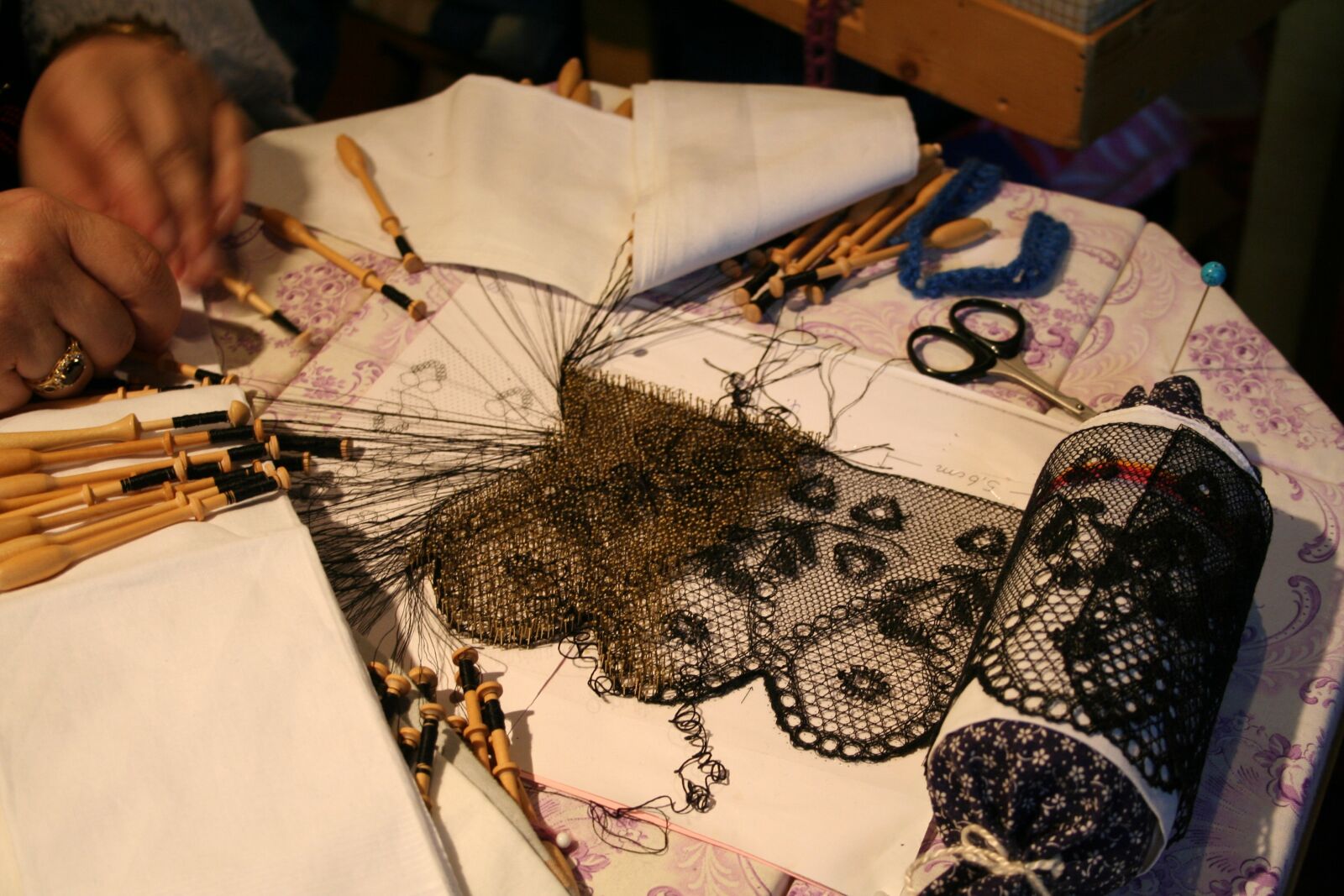 Canon EOS 350D (EOS Digital Rebel XT / EOS Kiss Digital N) sample photo. Lace-making, craft, middle ages photography