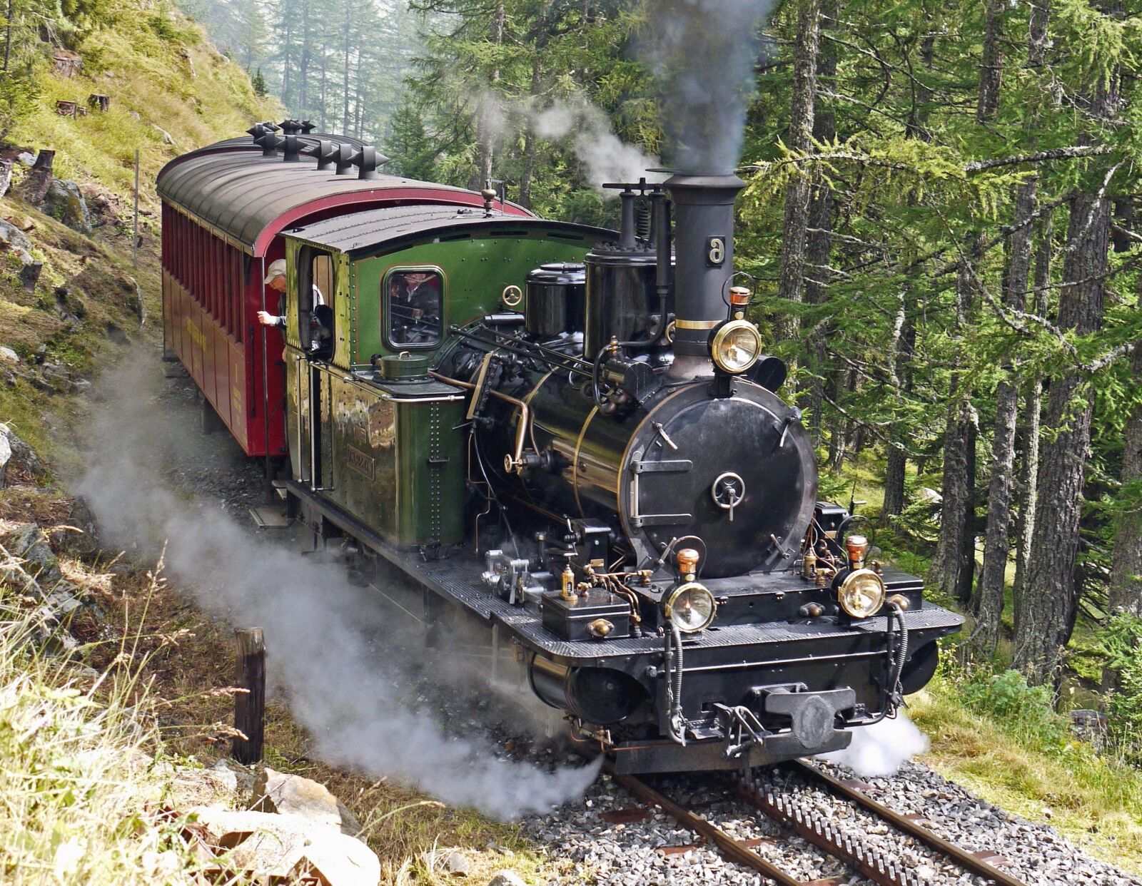 Panasonic Lumix DMC-G1 sample photo. Mountain, forest, locomotive, attraction photography