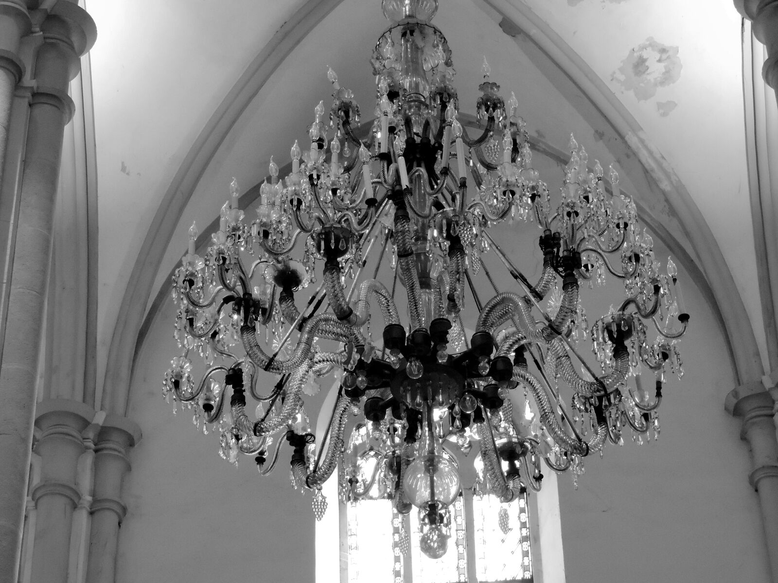 Nikon Coolpix P520 sample photo. Architecture, church, chandelier, ceiling photography