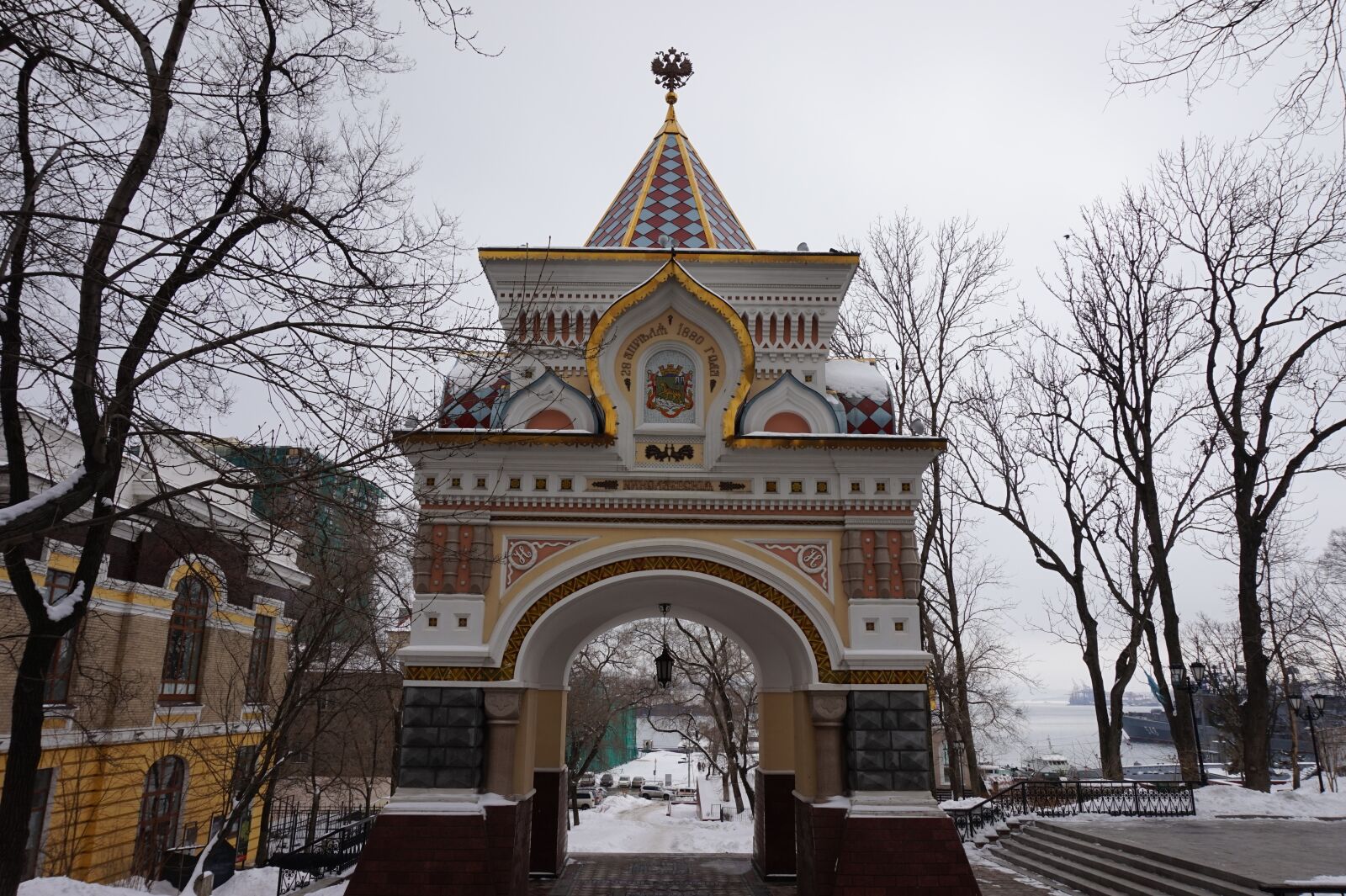 Sony Alpha a5000 (ILCE 5000) sample photo. Vladivostok, arc de triomphe photography