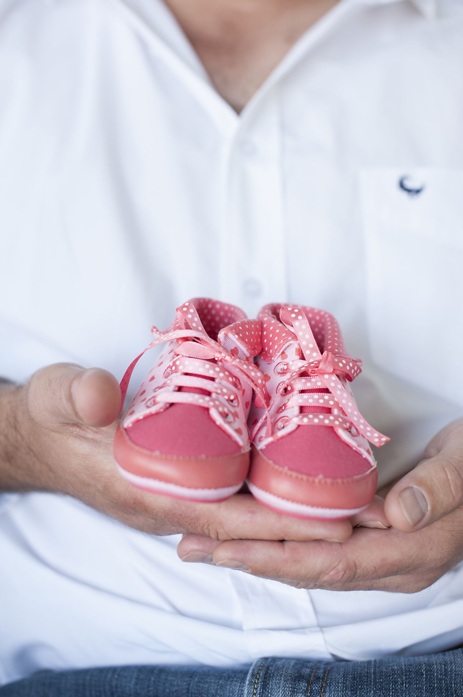 Nikon D700 sample photo. Pink, baby shoes, father photography