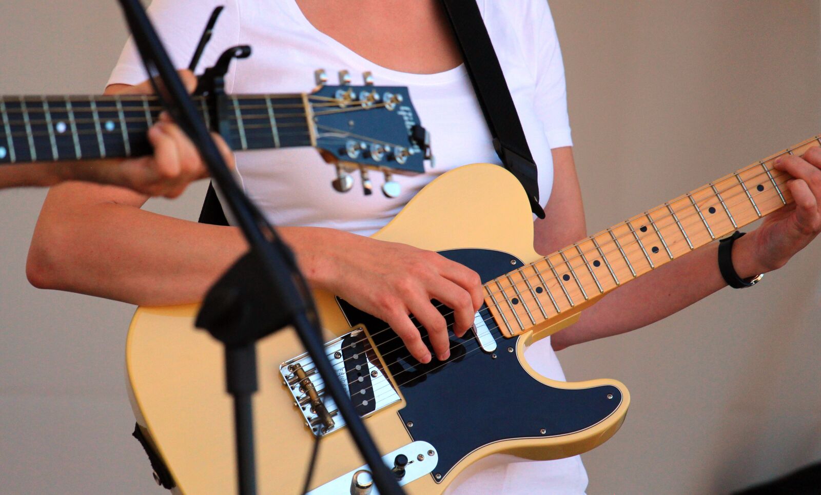 Canon EF-S 55-250mm F4-5.6 IS STM sample photo. Band, group, concert photography