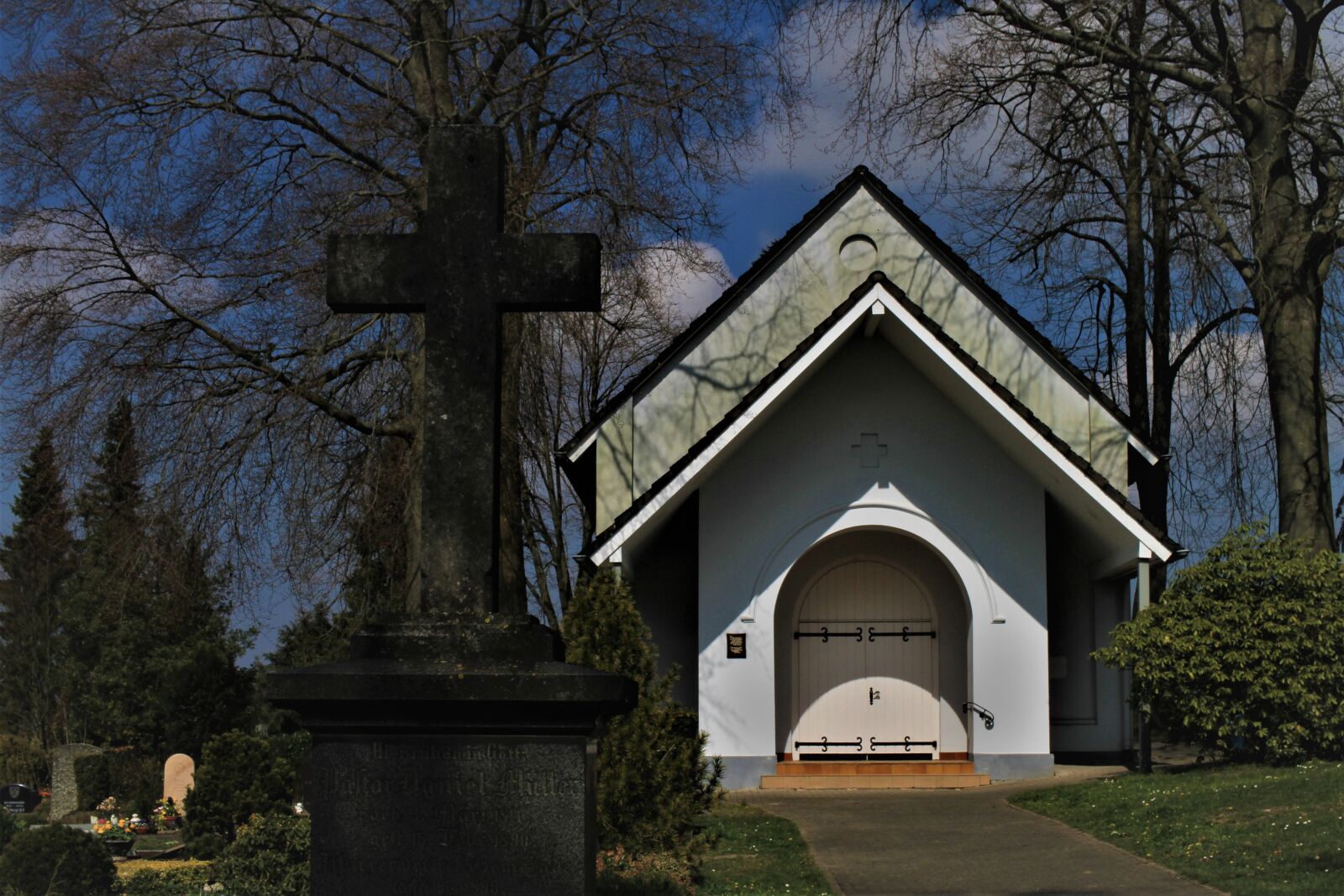 Canon EOS 7D sample photo. Cemetery, chapel, cross photography