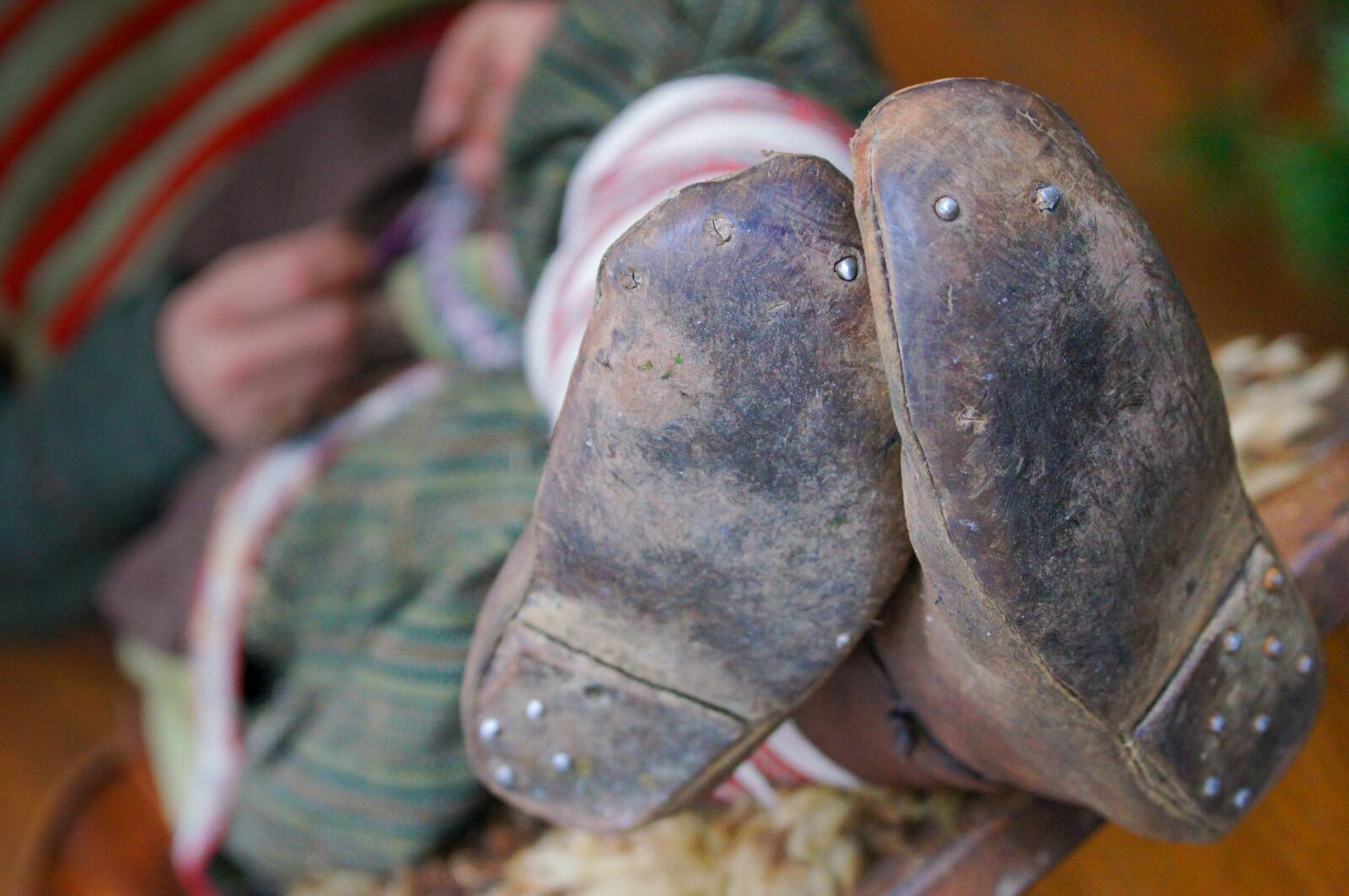 Sony SLT-A55 (SLT-A55V) sample photo. Shoes, ancient, nails photography