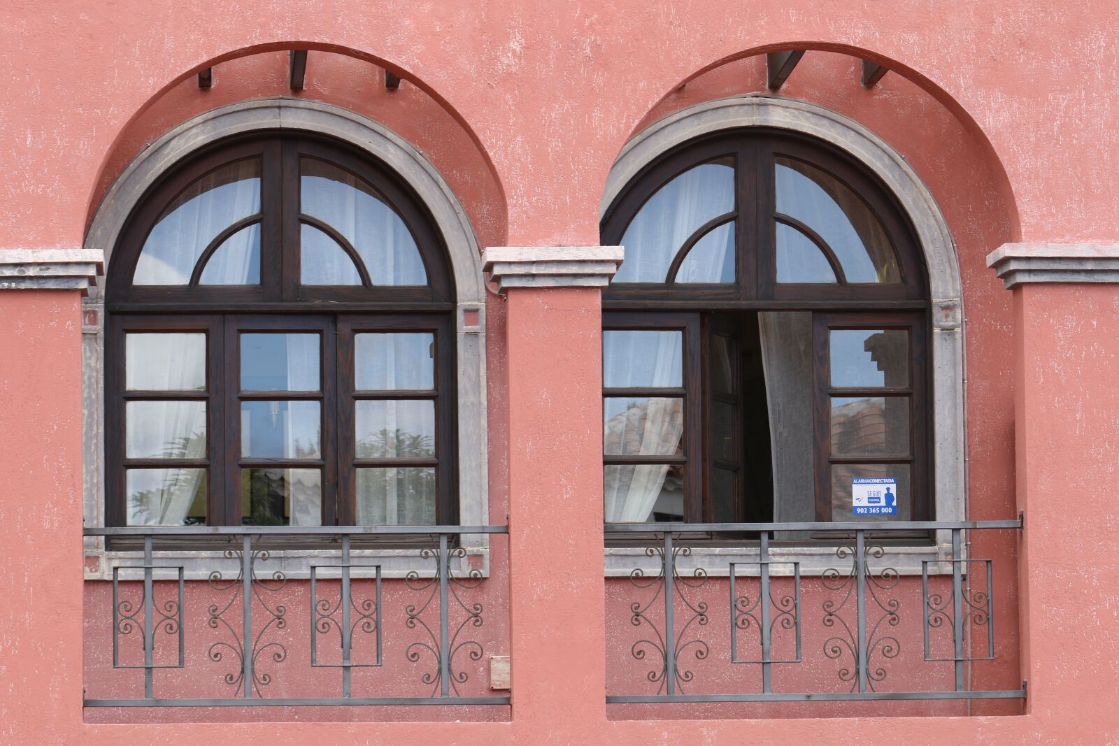 Canon EOS 7D Mark II sample photo. Window, wall, the window photography