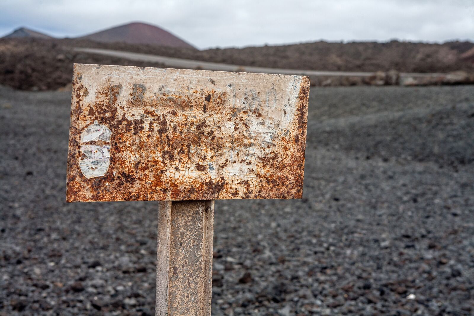 Canon EOS 5D + EF28-70mm f/2.8L USM sample photo. Rusty, lanzarote, sign photography