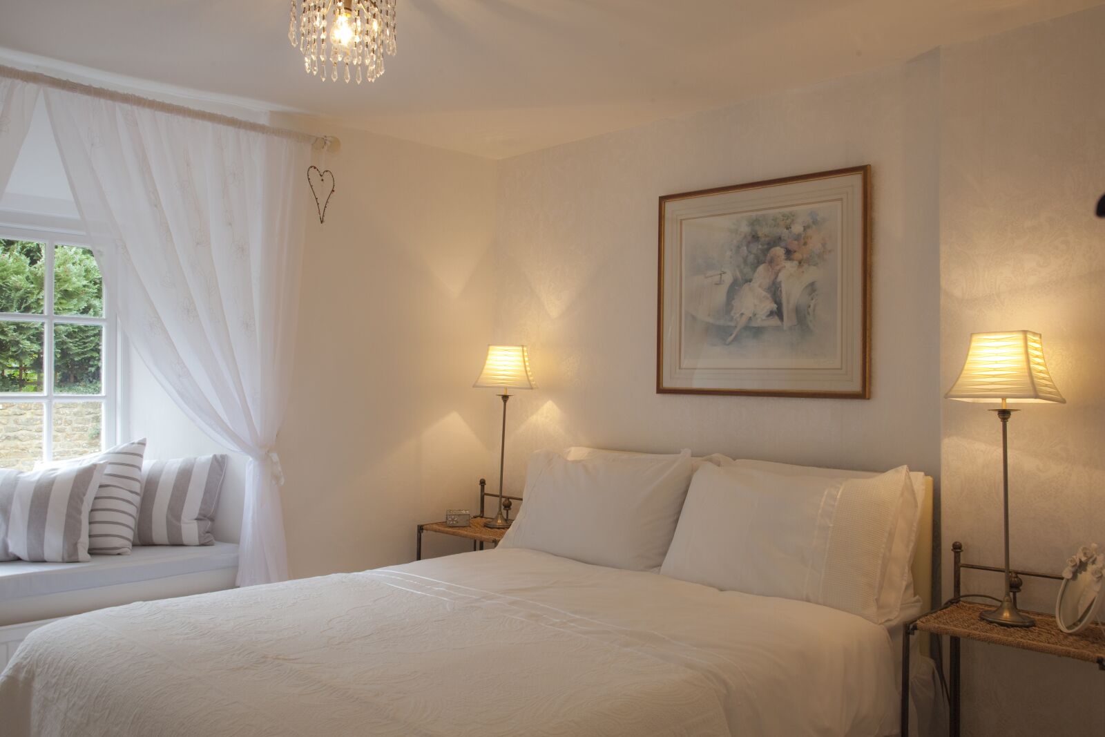 Canon EOS 5D Mark II sample photo. Bedroom, cosy, lamps photography
