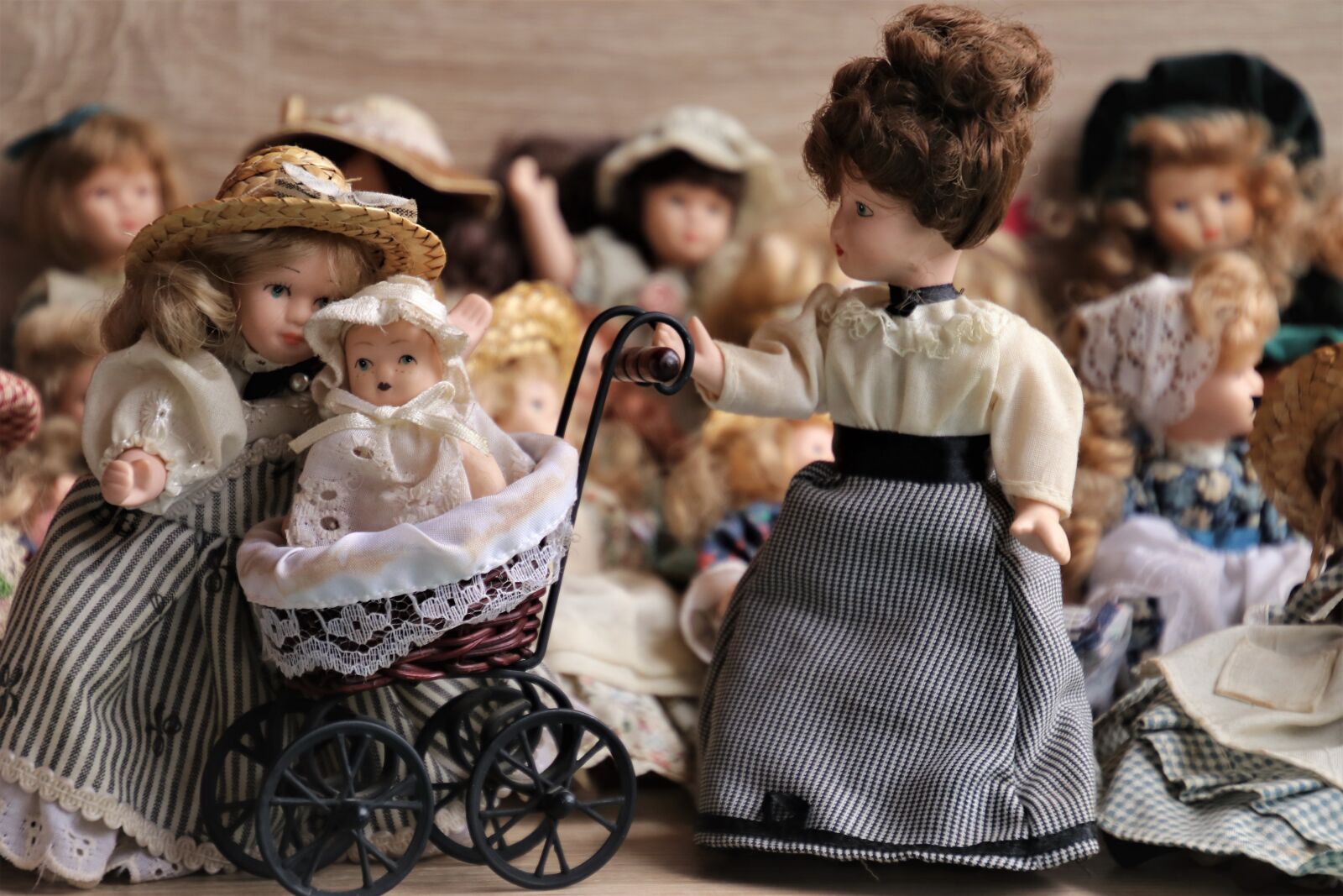 Canon EOS 80D sample photo. Dolls, porcelain, retro photography