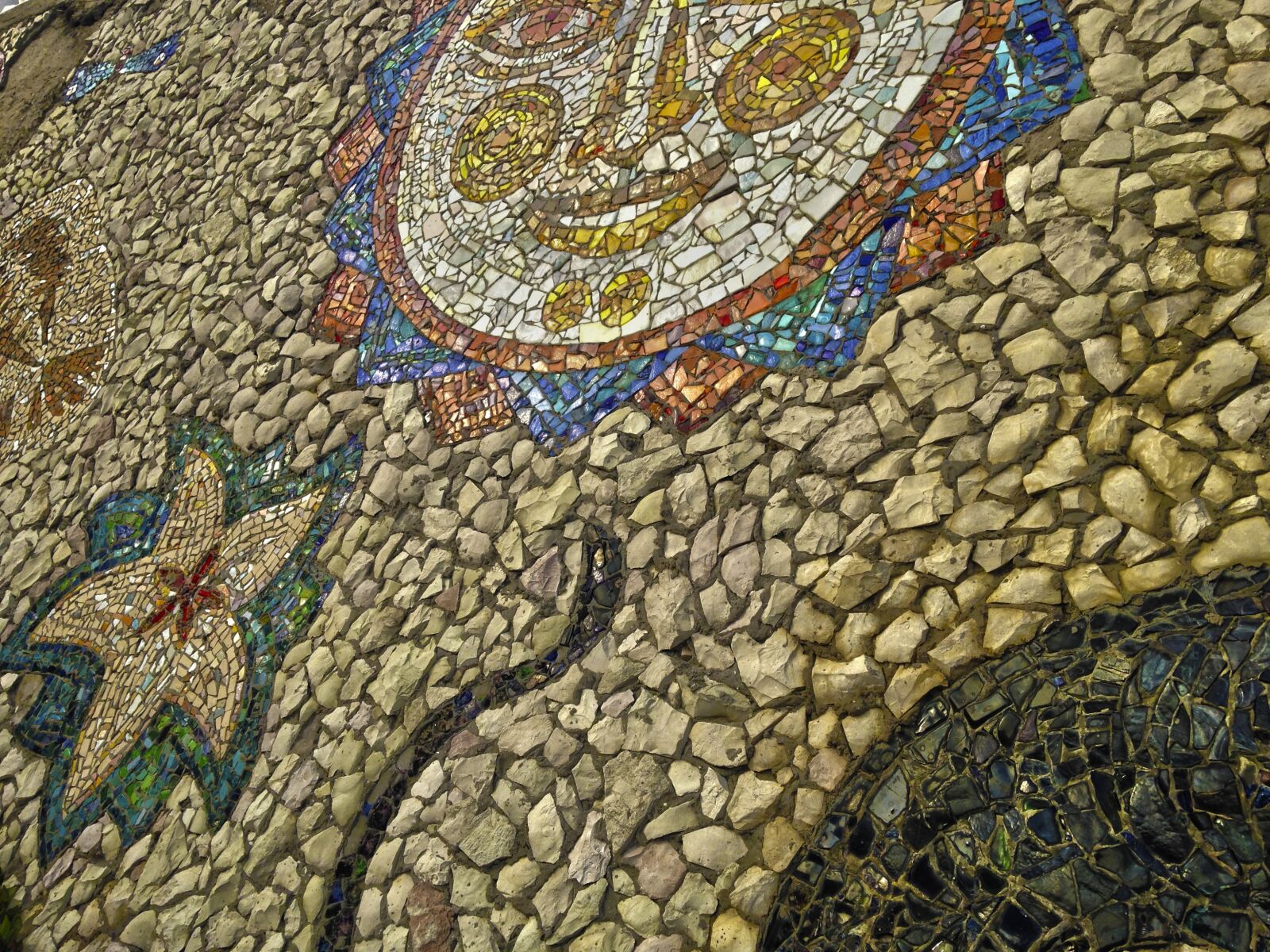 iPhone 5 back camera 4.12mm f/2.4 sample photo. Mosaic, the fa ade photography