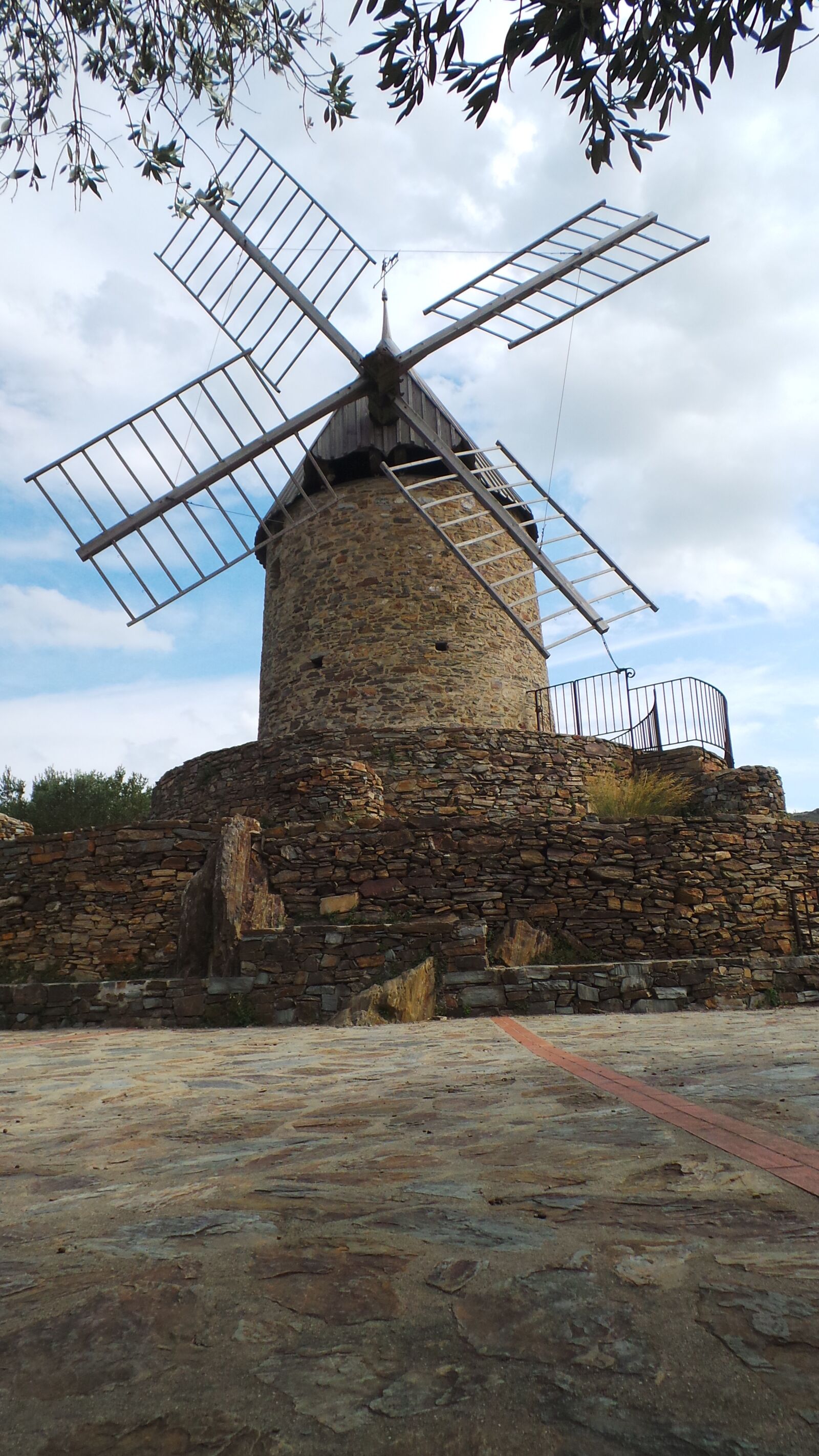 Samsung Galaxy Camera (Wi-Fi) sample photo. Mill, collioure, wind photography