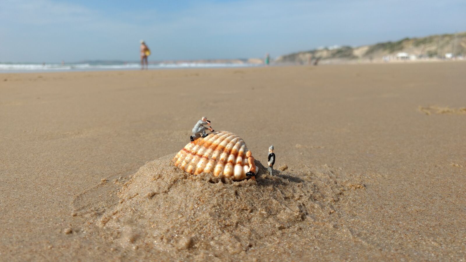 Motorola Moto G (4) sample photo. Miniature figures, water, vacations photography