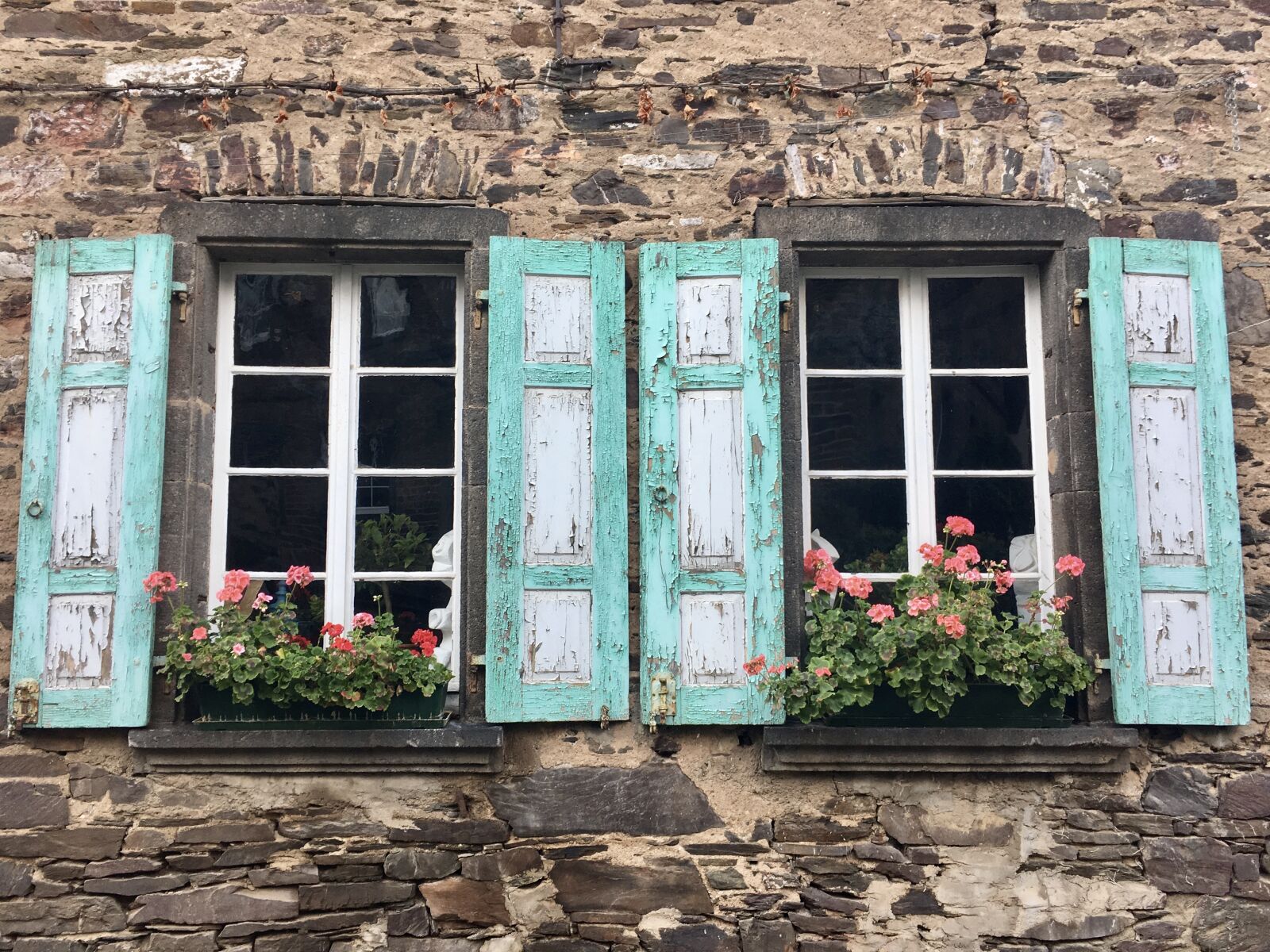 Apple iPhone 6s sample photo. Old house, window, germany photography
