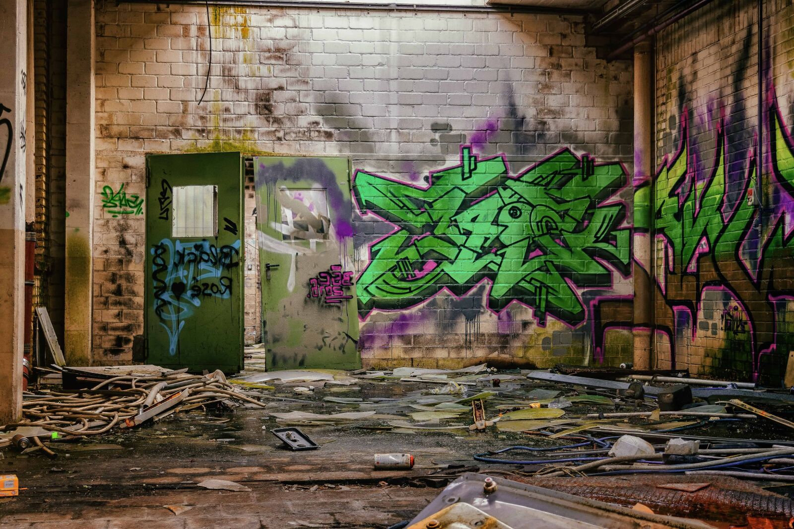 Nikon D3300 sample photo. Urban, wall, graffiti, street photography