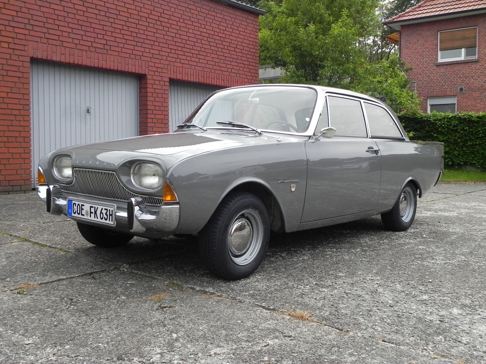 Nikon Coolpix P100 sample photo. Ford, car, oldtimer photography