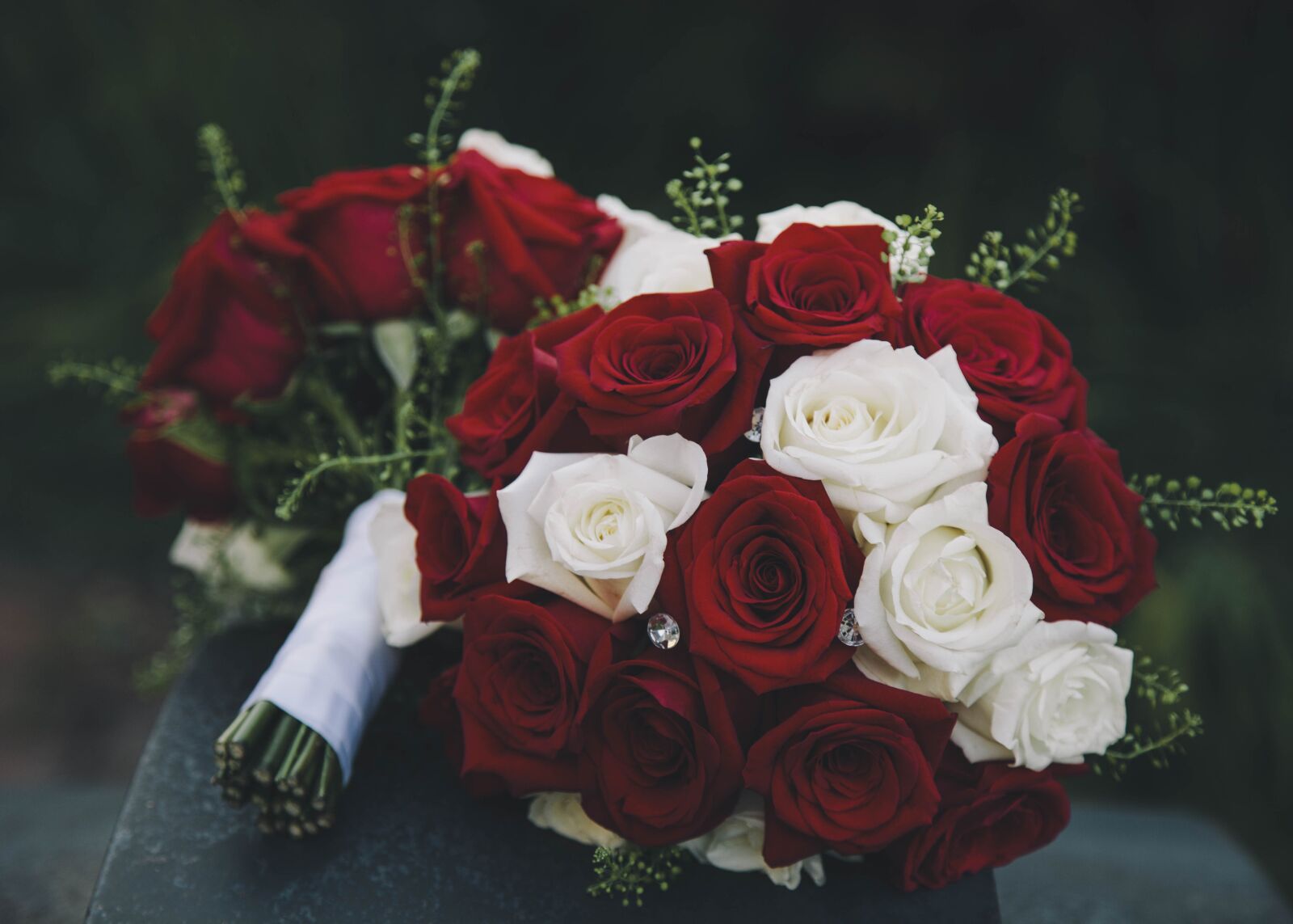 Canon EOS 5D Mark II + Canon EF 24-105mm F4L IS USM sample photo. Roses, bouquet, flowers photography