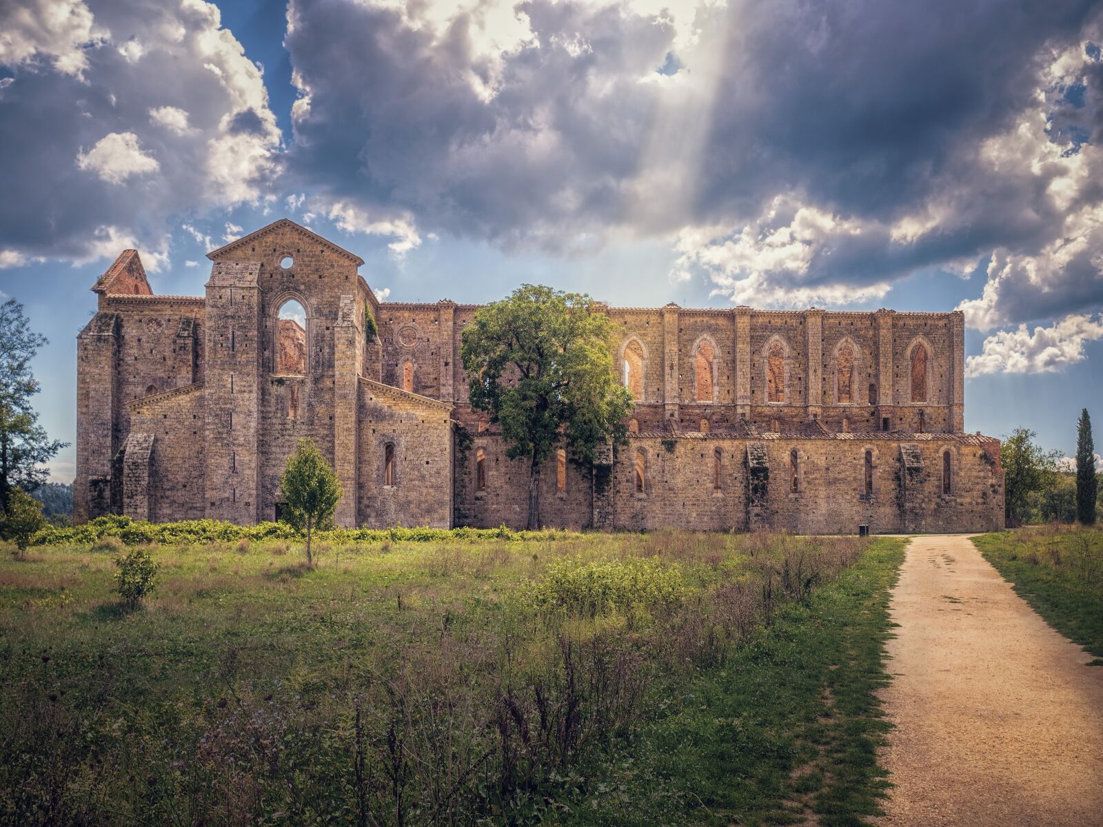 Olympus OM-D E-M1 + Olympus M.Zuiko Digital ED 12-40mm F2.8 Pro sample photo. Church, ruin, architecture photography