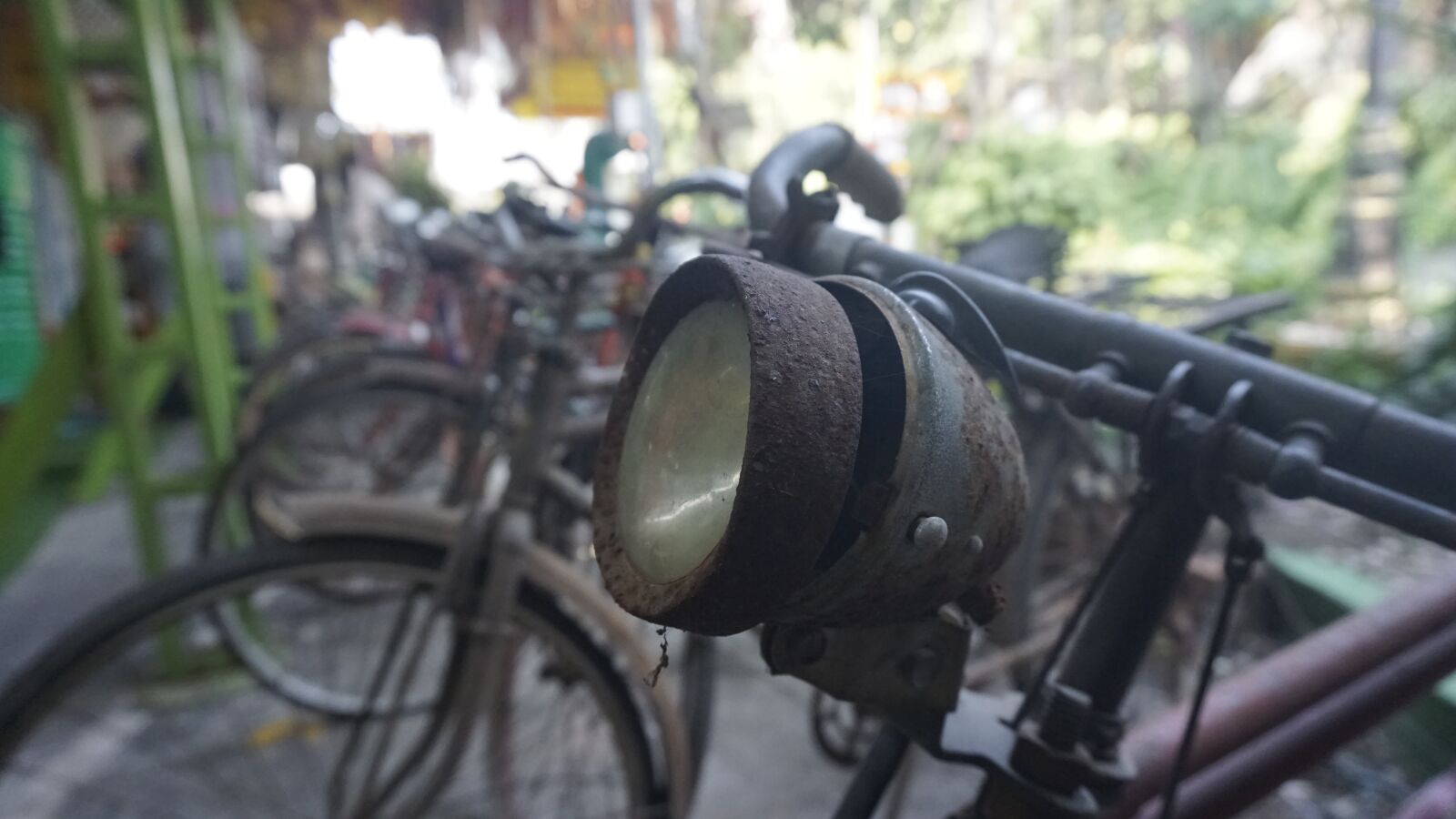 Sony E 16-50mm F3.5-5.6 PZ OSS sample photo. Bicycle, vintage bike, headlight photography