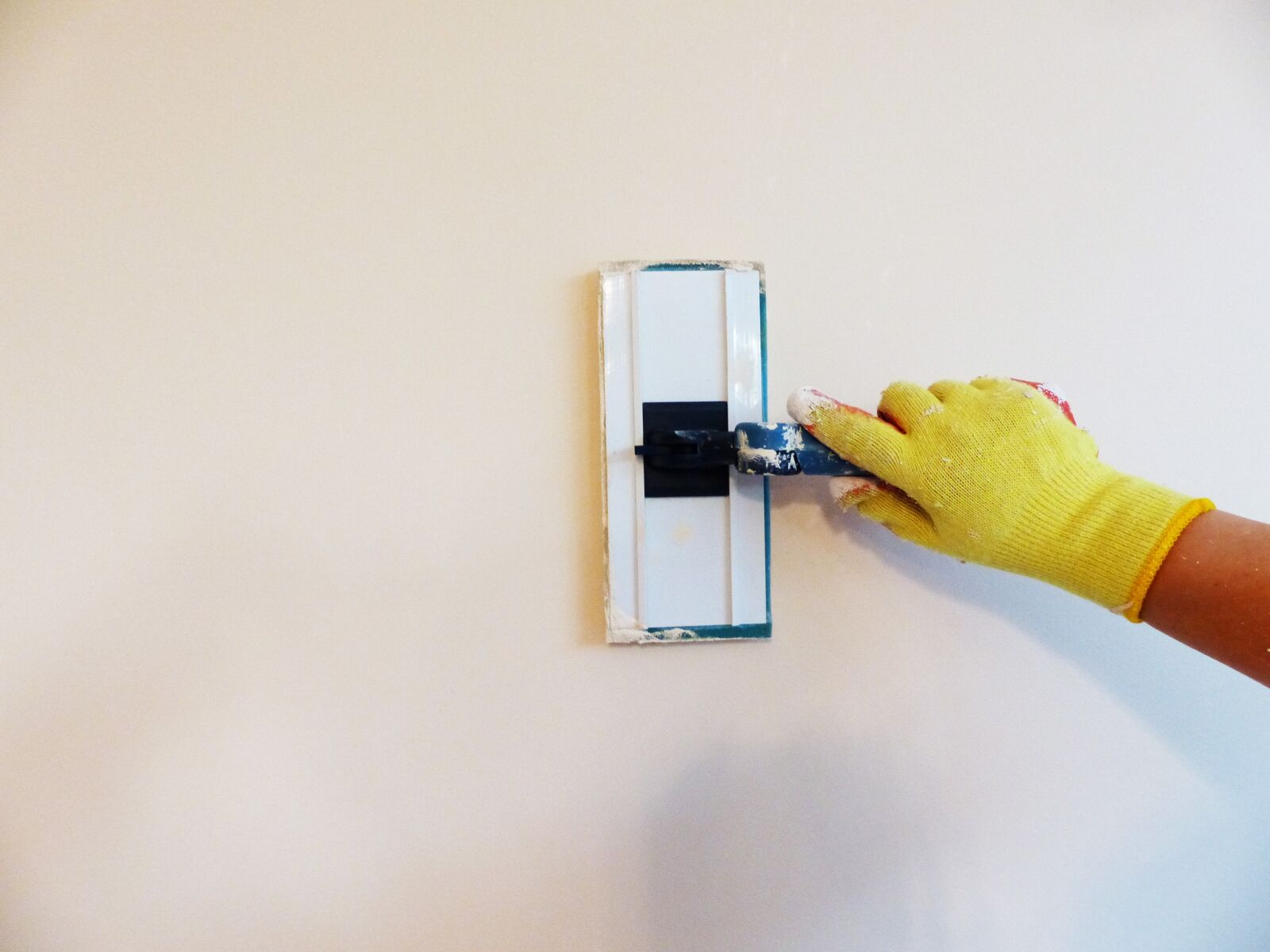 Panasonic Lumix DMC-FZ200 sample photo. Painting, wall, renovation photography