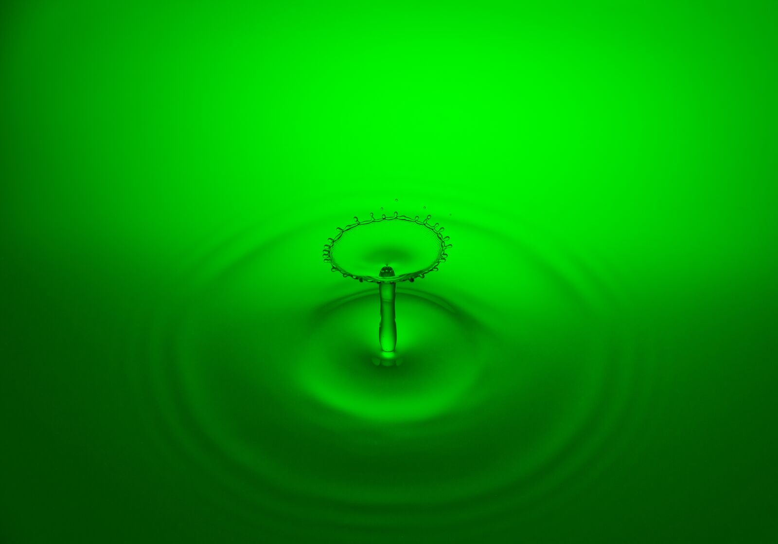 Canon EOS 700D (EOS Rebel T5i / EOS Kiss X7i) sample photo. Drop of water, drip photography