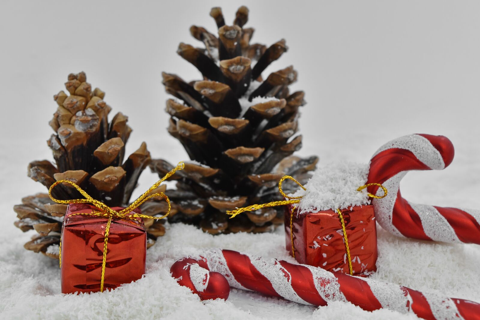 Nikon D5500 sample photo. Close-up, decoration, gifts, snowflakes photography