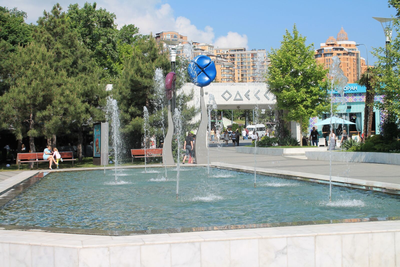 Canon EOS 1100D (EOS Rebel T3 / EOS Kiss X50) sample photo. Fountain, water, sun photography