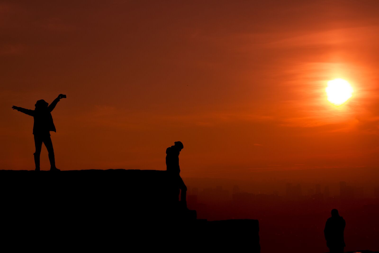 Canon EOS 650D (EOS Rebel T4i / EOS Kiss X6i) + Canon EF 50mm F1.8 II sample photo. Sunset, silhouette, dawn photography