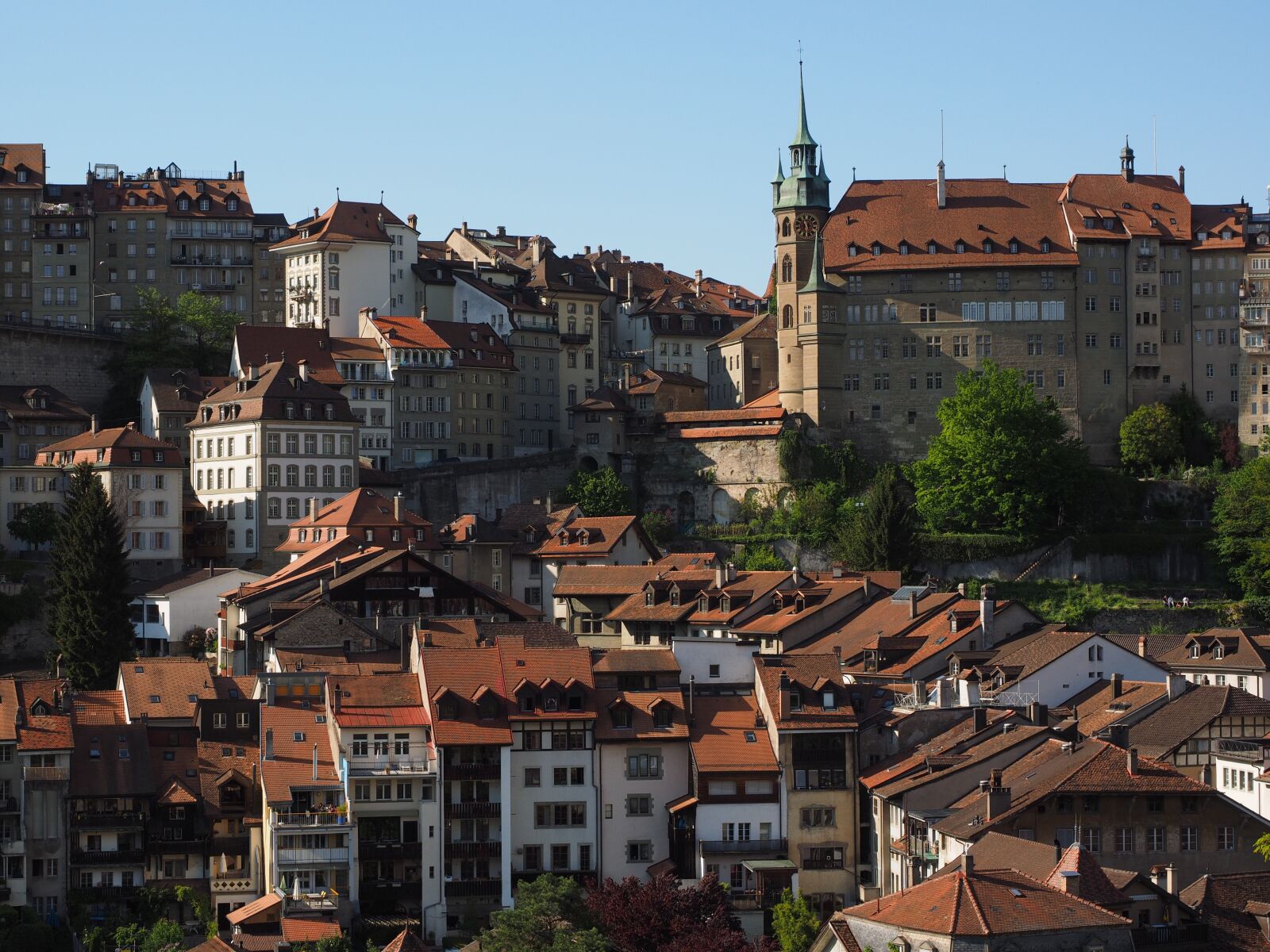 Olympus OM-D E-M1 + Olympus M.Zuiko Digital ED 12-40mm F2.8 Pro sample photo. Town hall, fribourg, city photography