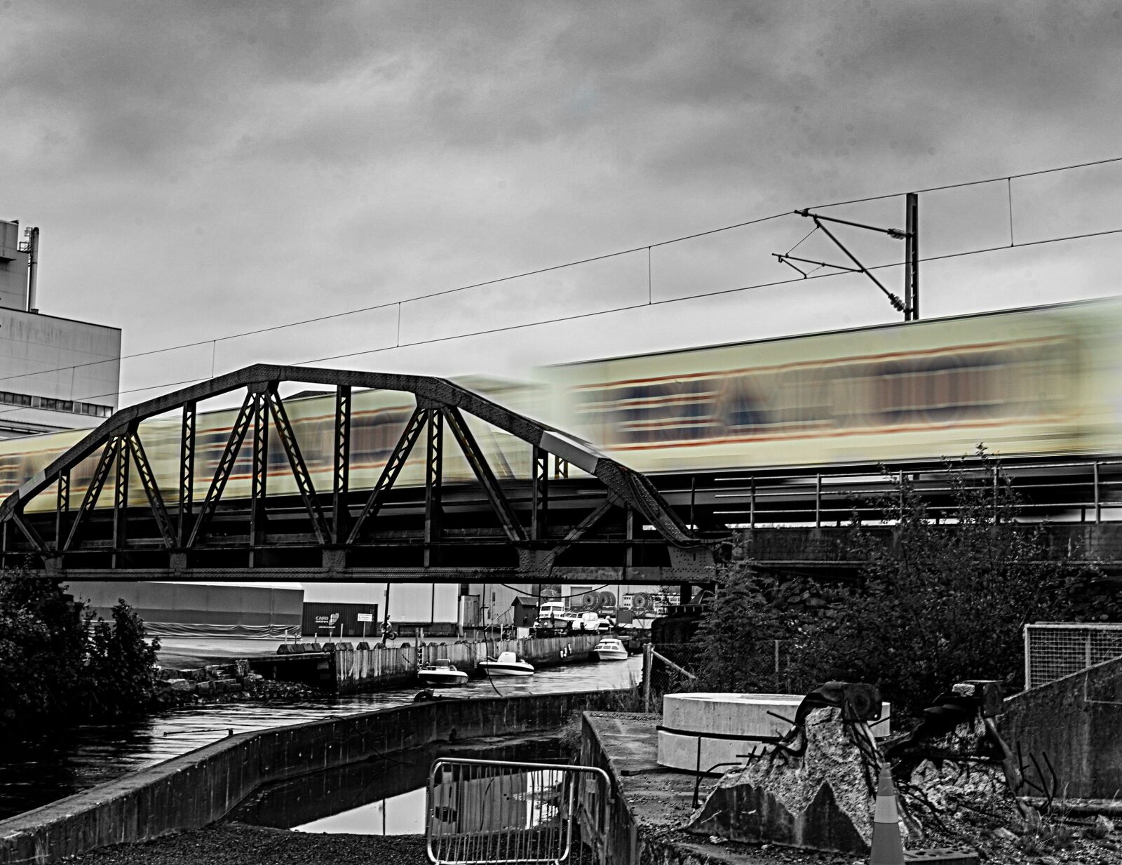 Canon EOS R sample photo. City, town, train photography