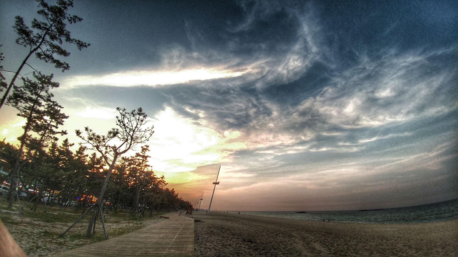 LG G5 sample photo. Beach, sand, cloud photography