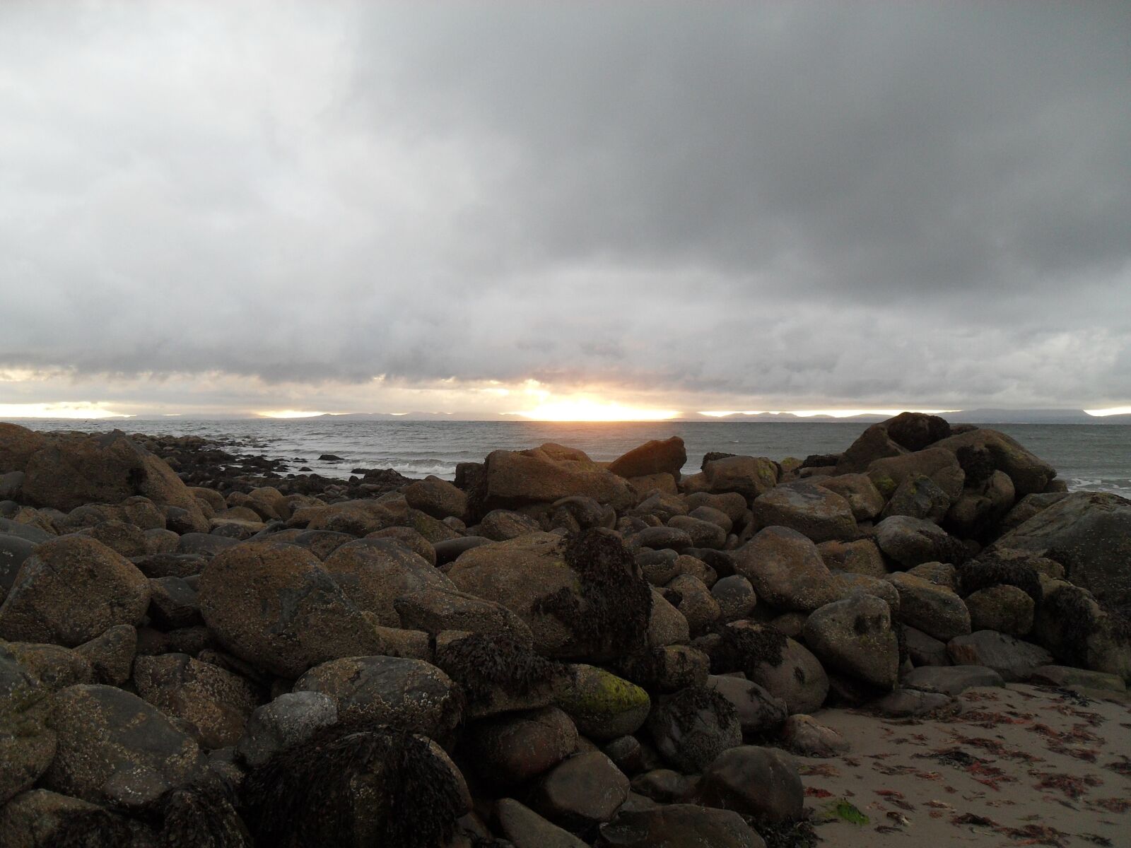 Samsung PL50 / VLUU PL50 /  SL202 sample photo. Beach, rocks, sea photography