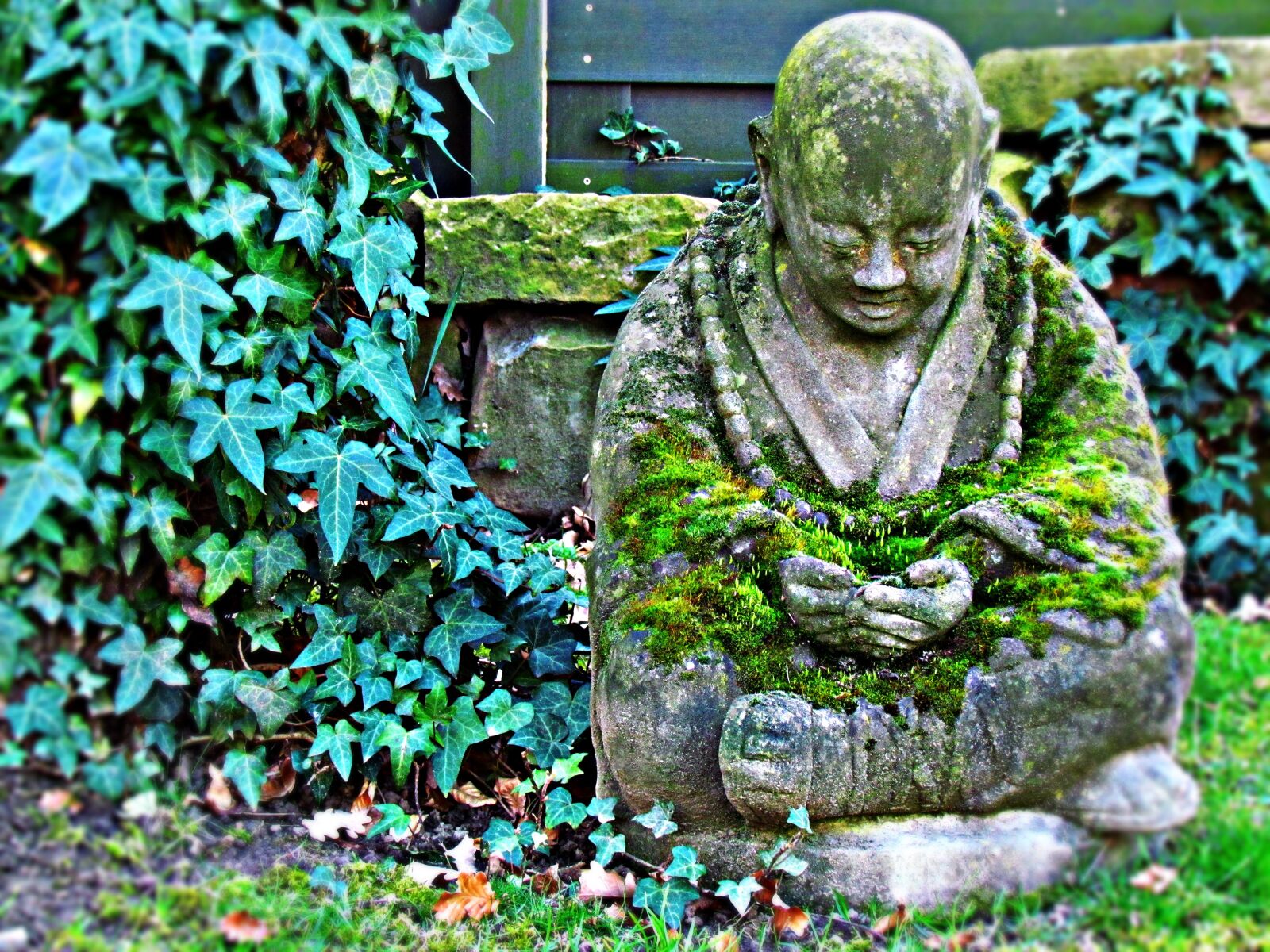 Canon PowerShot SX30 IS sample photo. The figurine, the statue photography