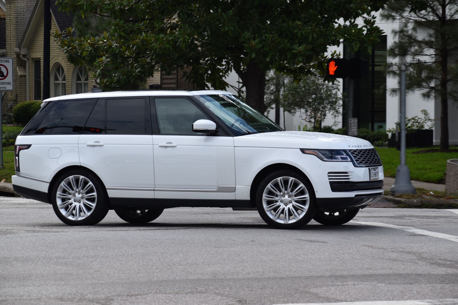 Nikon D3500 sample photo. Range-rover sport, luxury cars photography