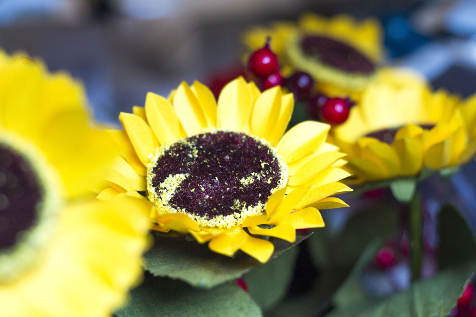 Canon EOS 700D (EOS Rebel T5i / EOS Kiss X7i) + Canon EF 50mm F1.8 STM sample photo. Flower, yellow, sunflower photography