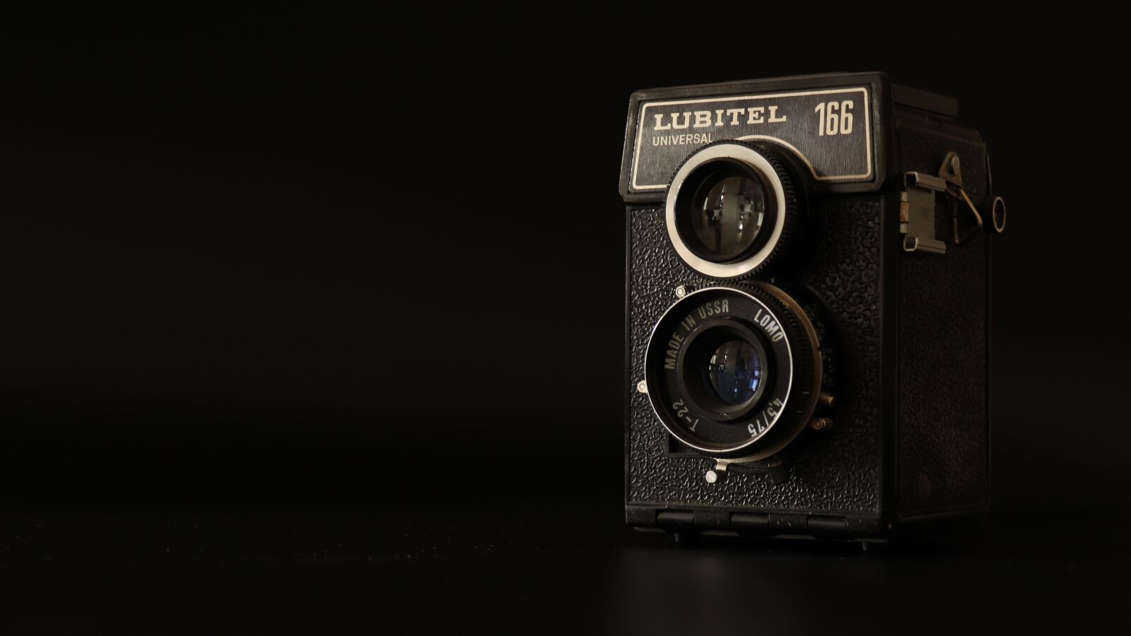 Canon EOS 77D (EOS 9000D / EOS 770D) sample photo. Camera, amateur, black photography