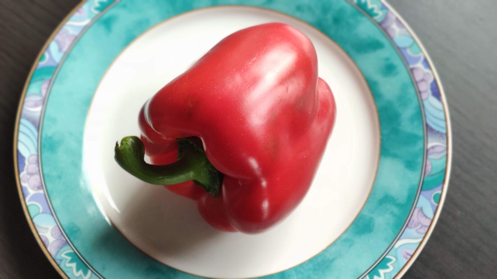 Xiaomi Mi 9T sample photo. Paprika, plate, eat photography