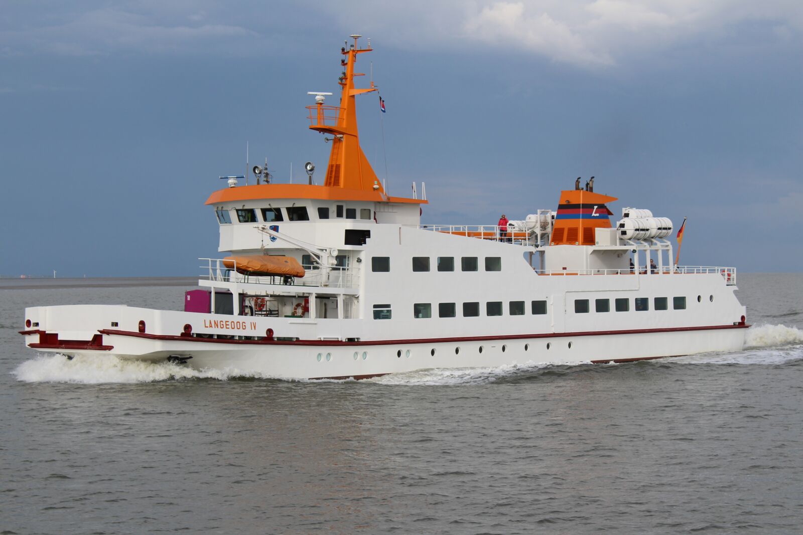 Canon EOS 1300D (EOS Rebel T6 / EOS Kiss X80) sample photo. Water, ferry, ship photography