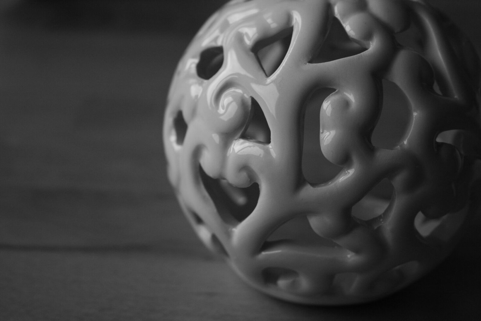 Canon EOS 400D (EOS Digital Rebel XTi / EOS Kiss Digital X) sample photo. Still life, black and photography