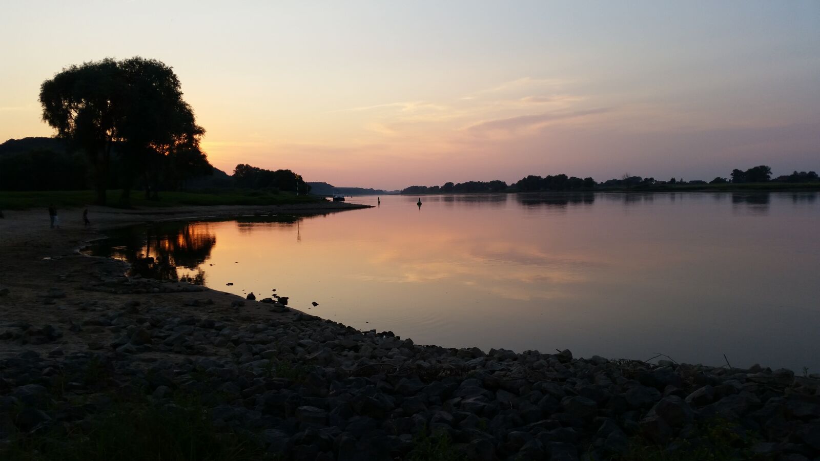Samsung Galaxy S5 sample photo. Sunset, river, bank photography