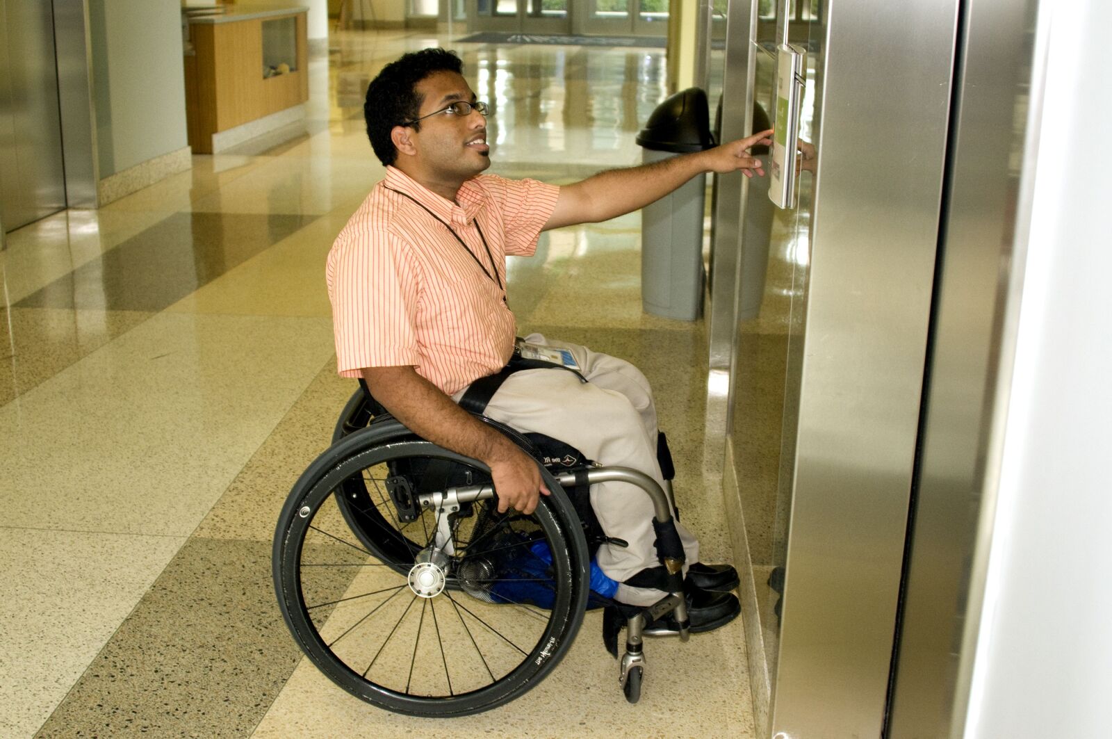 Nikon D300 sample photo. Man, awaited, arrival, elevator photography