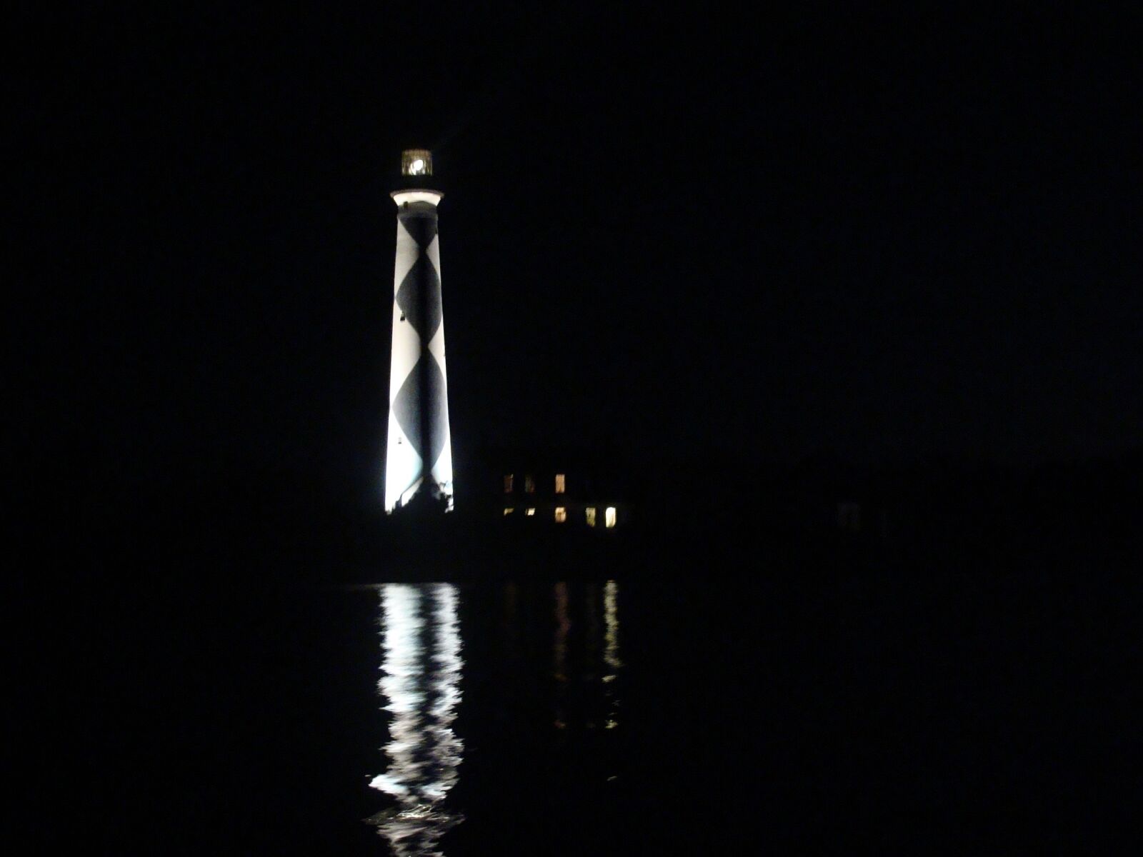 Sony Cyber-shot DSC-H10 sample photo. Lighthouse, cape lookout, night photography