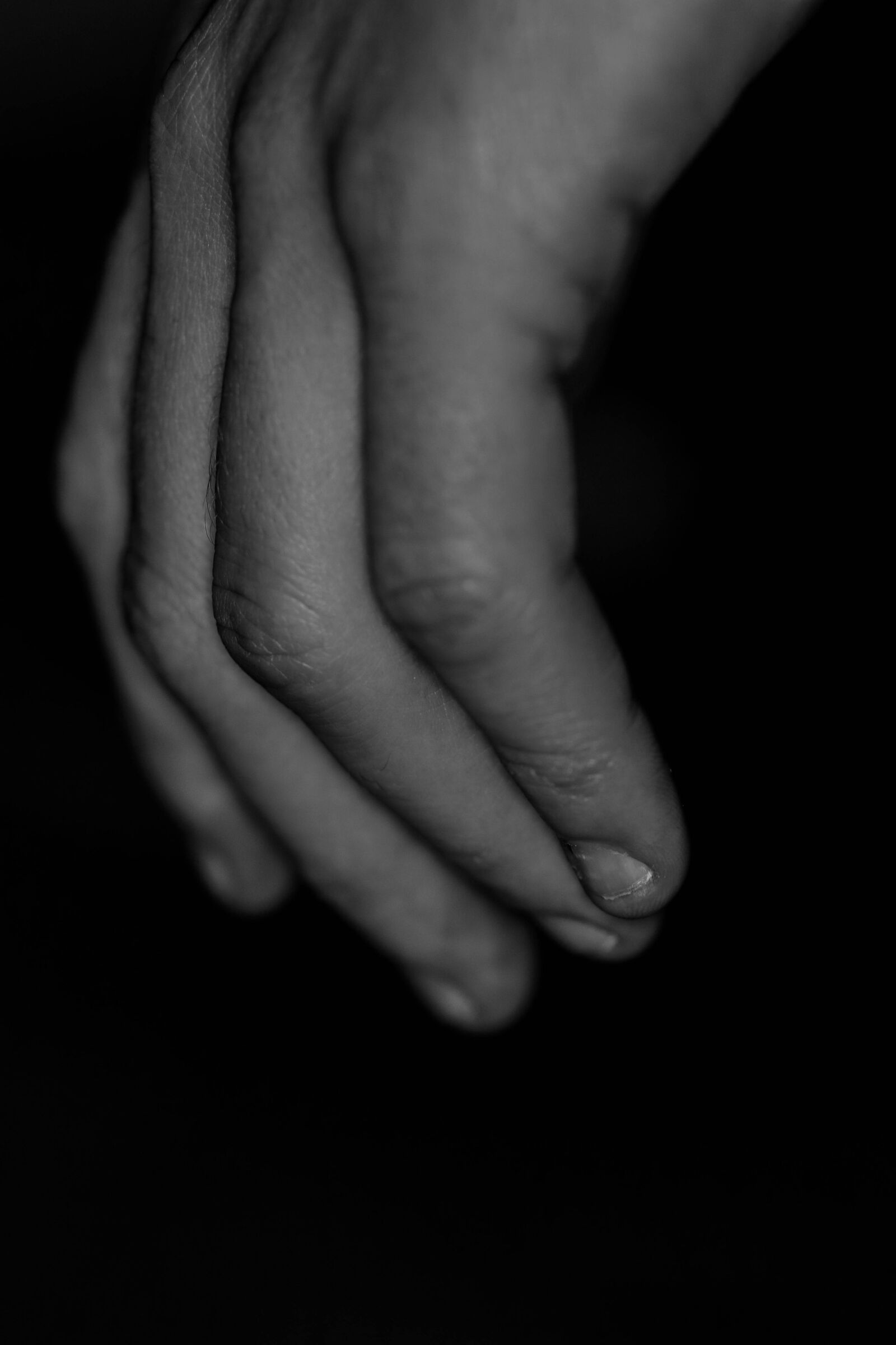 Canon EOS 7D Mark II sample photo. Hand, fingers, black and photography