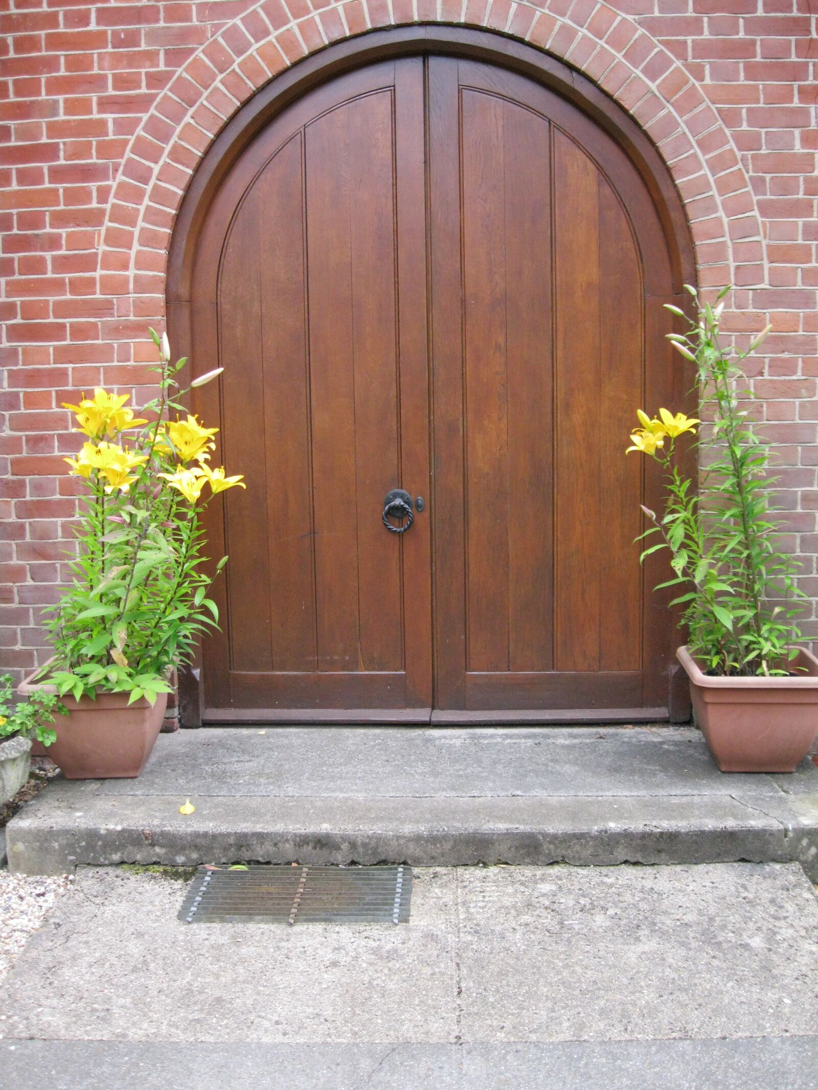 Canon PowerShot A3100 IS sample photo. Door, monastic, church photography