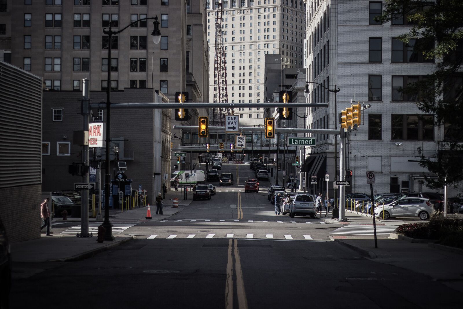Canon EF 50mm F1.8 STM sample photo. Detroit, street, traffic light photography